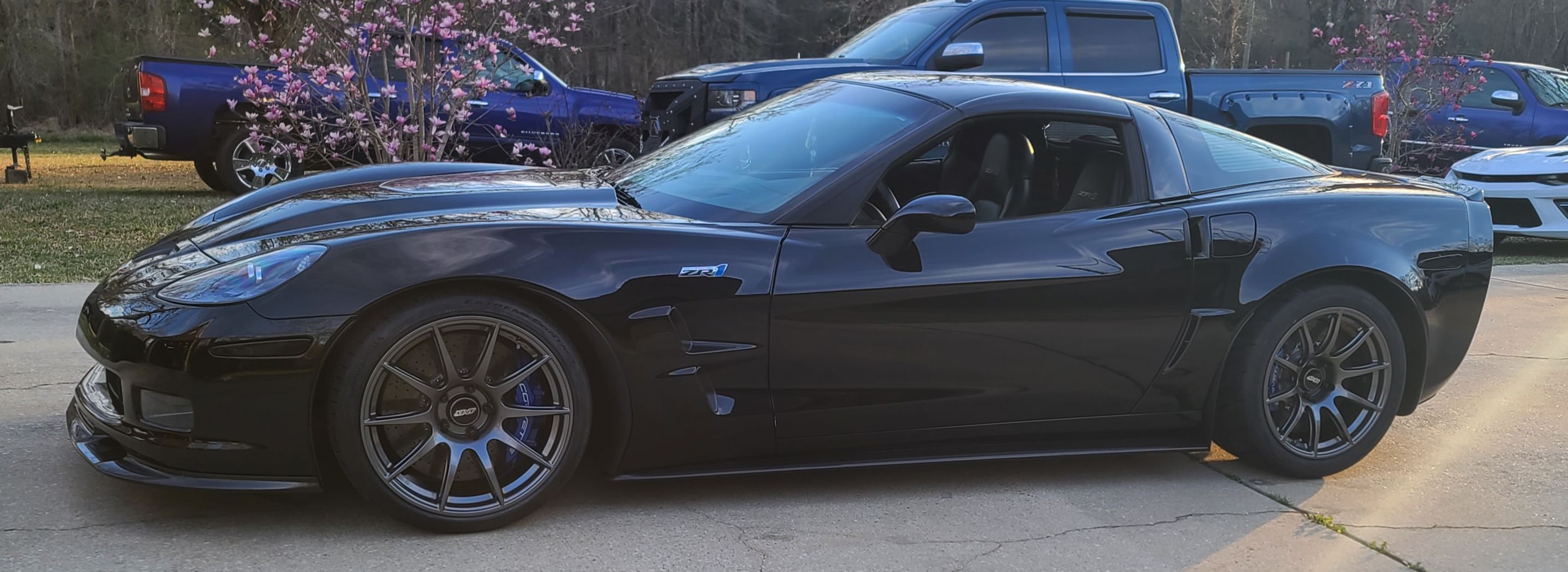 Black Chevrolet C6 Corvette ZR-1 with 19"/18" SM-10 Apex wheels in Anthracite
