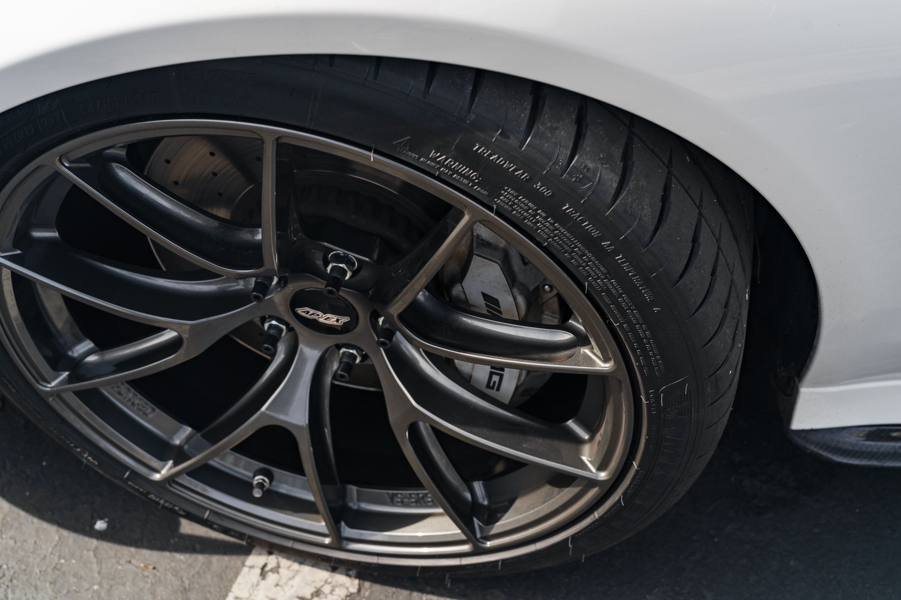 White Mercedes-Benz BR205 C-Class AMG with 19" VS-5RS Apex wheels in Anthracite