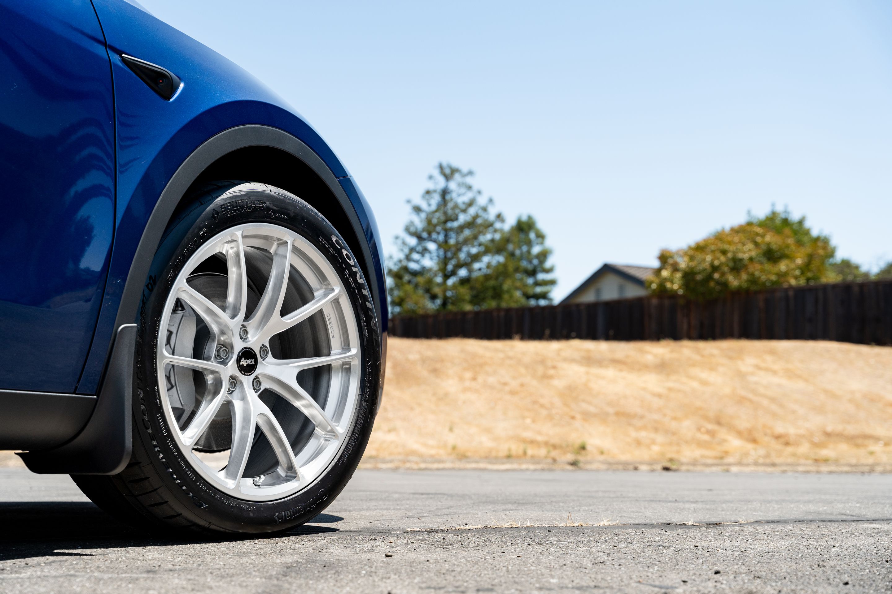 Blue Tesla Model Y RWD/AWD with 20" VS-5RX Apex wheels in Brushed Clear