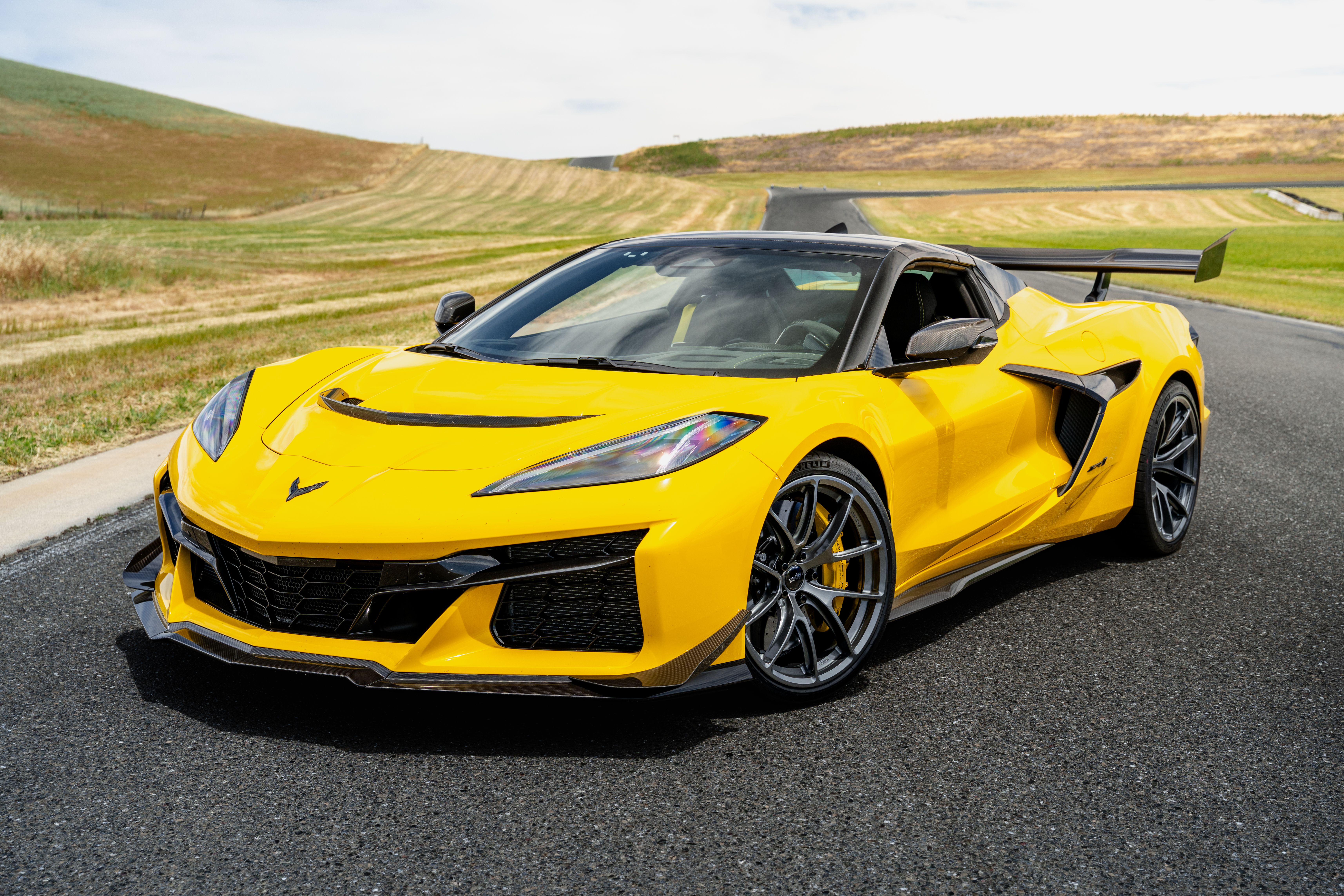 Yellow Chevrolet Corvette - VS-5RE in Anthracite