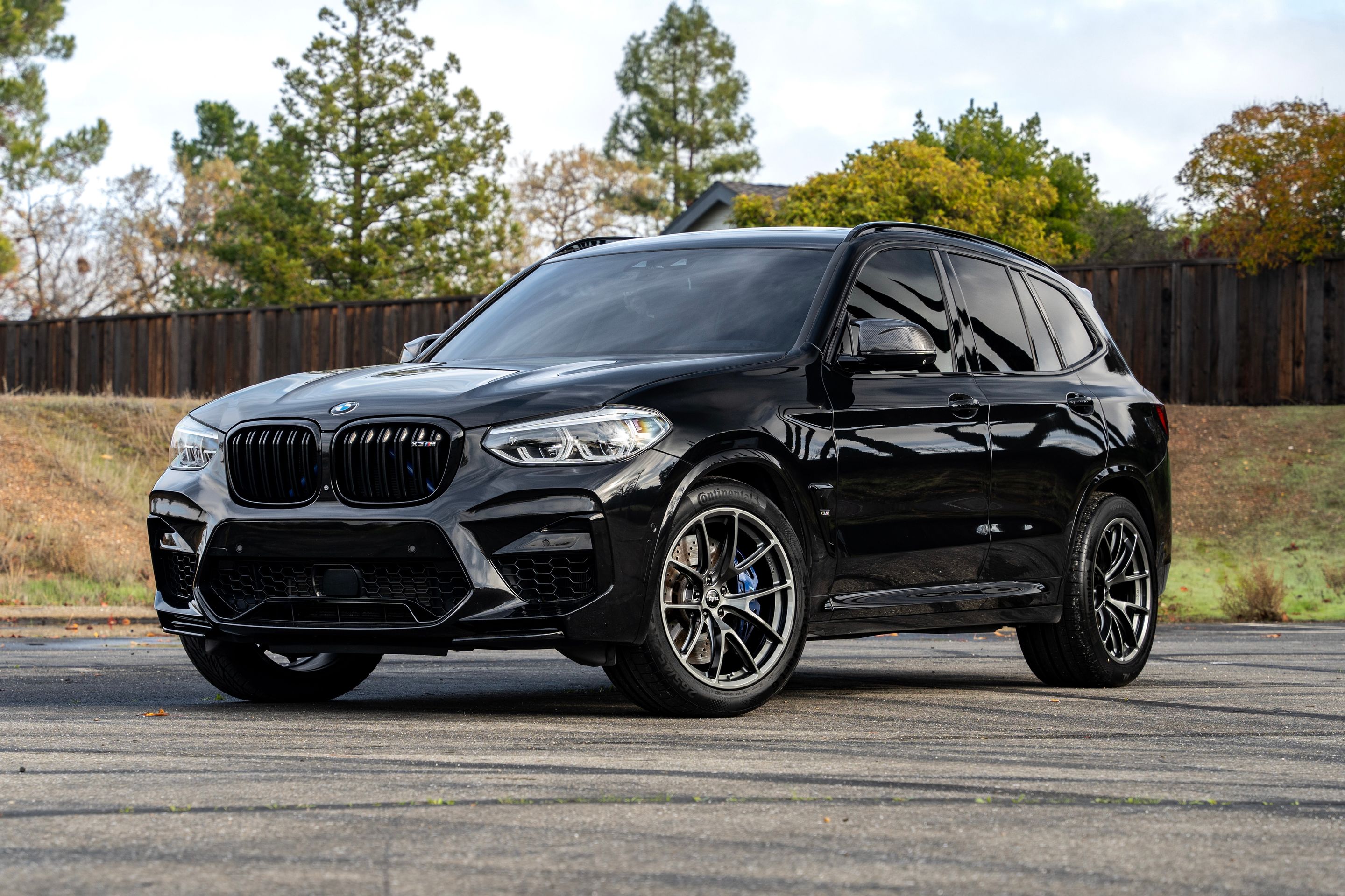 Black BMW F97 X3M with 20" VS-5RX Apex wheels in Anthracite