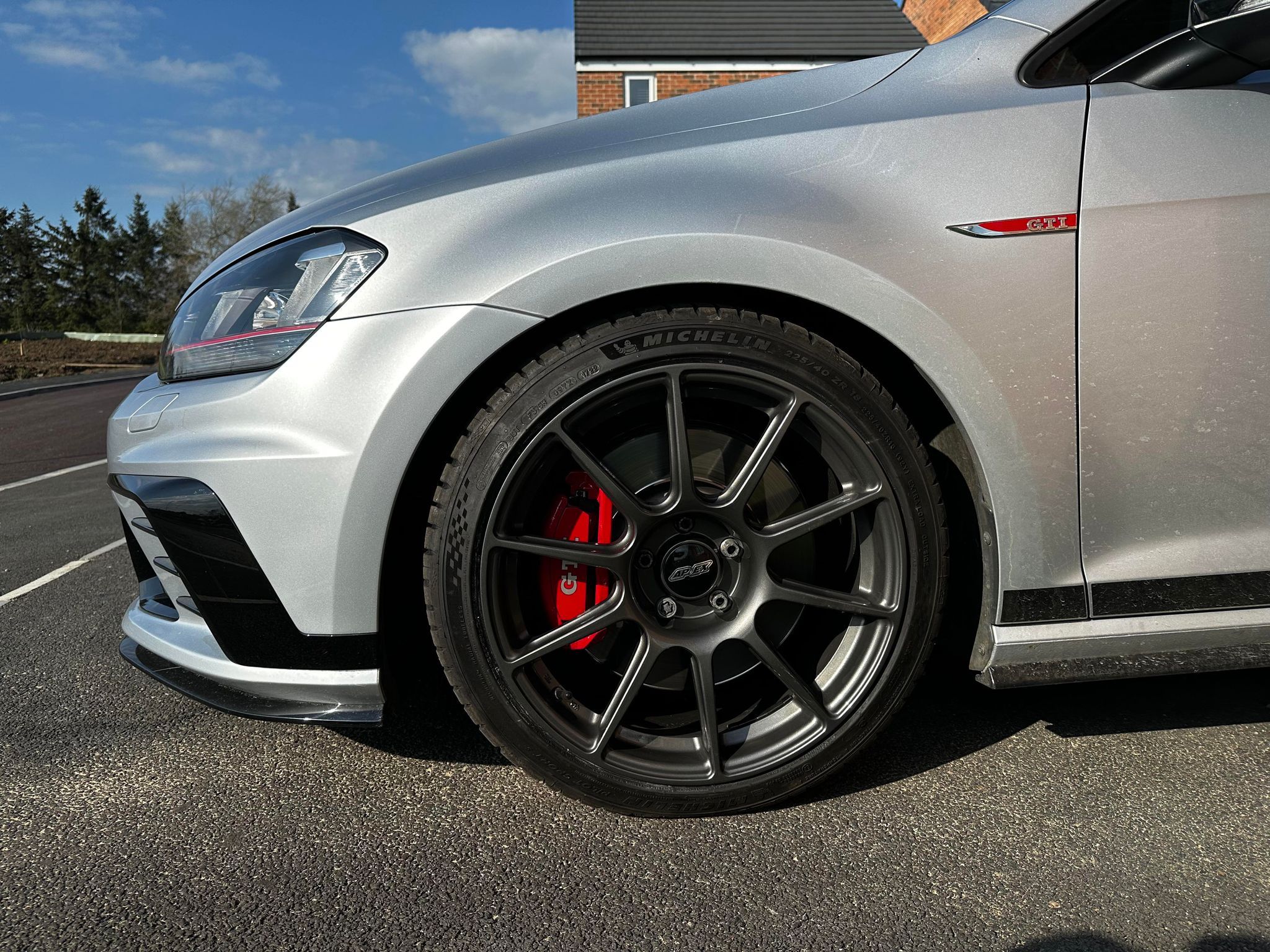 Silver VW MK7 GTI with 18" SM-10 Apex wheels in Anthracite