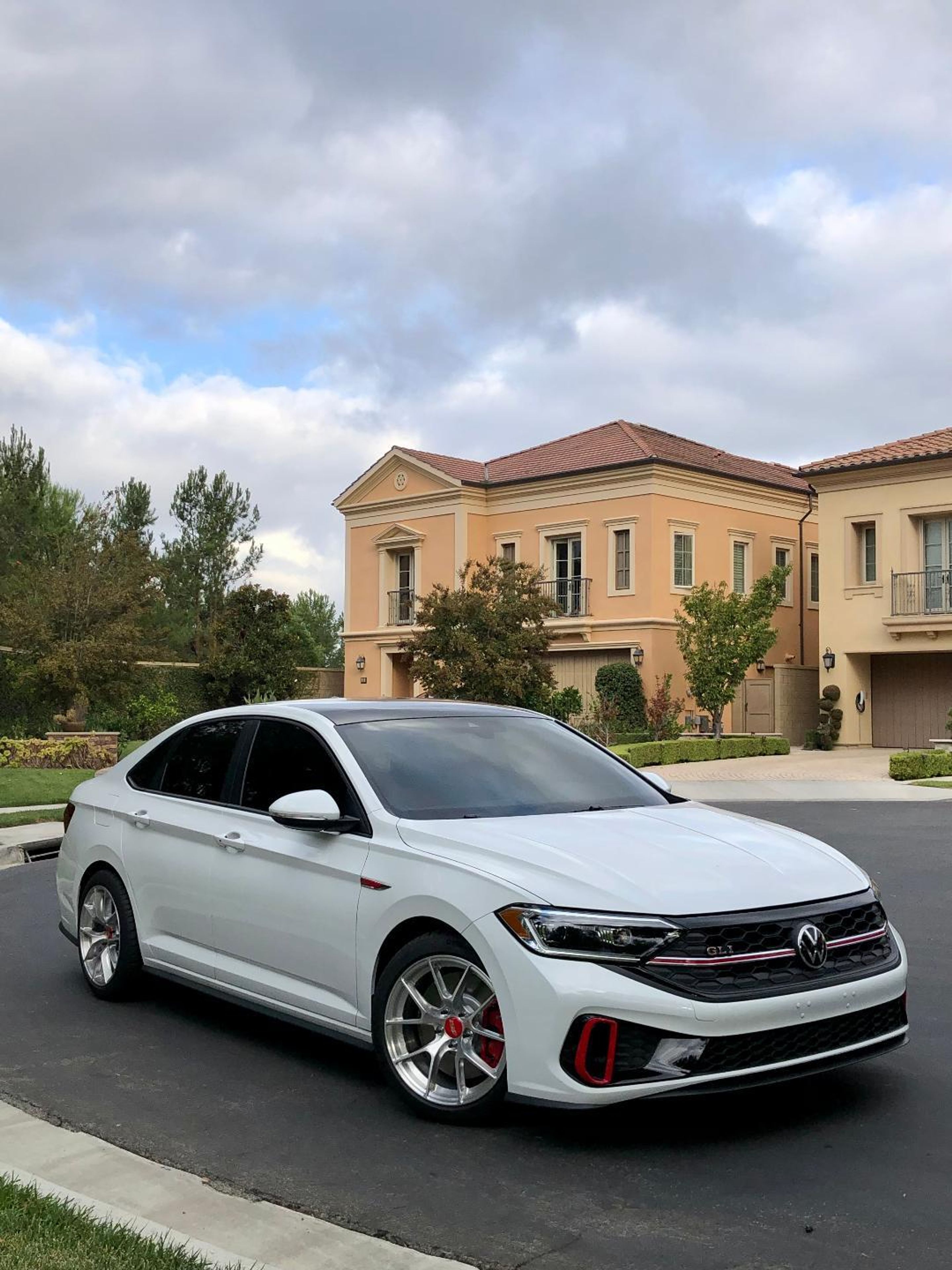 White VW MK7 GLI with 17" VS-5RS Apex wheels in Brushed Clear
