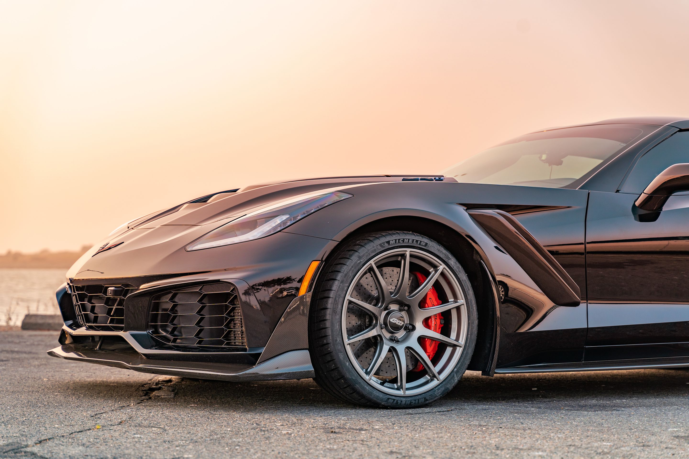 Black Chevrolet C7 Corvette Z06 with 19" SM-10 Apex wheels in Anthracite