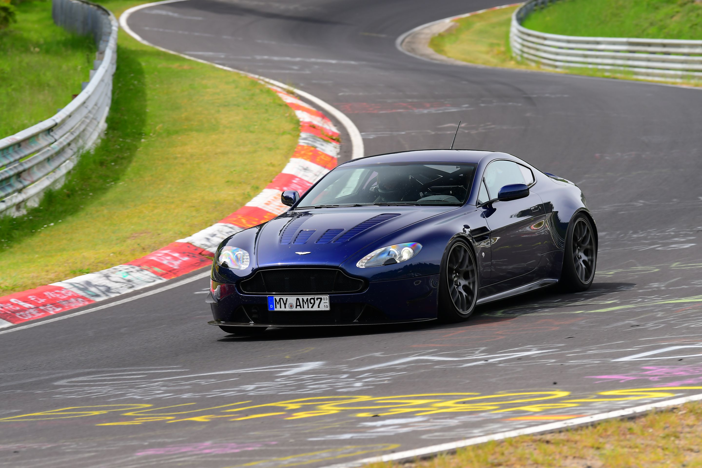 Blue Aston Martin V8/V12 Vantage with 19" EC-7 Apex wheels in Anthracite