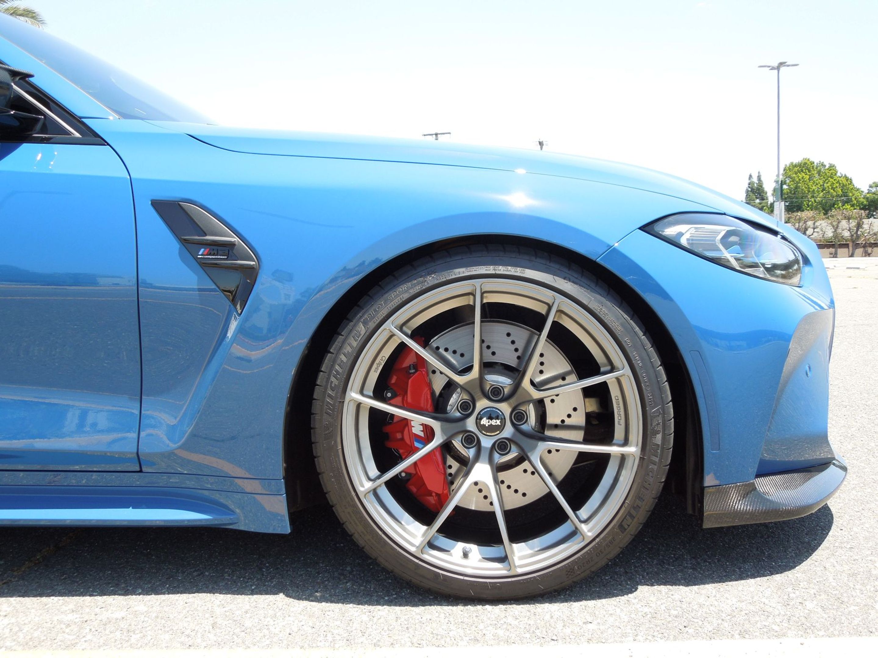 Blue BMW G80 M3 with 20" VS-5RS Apex wheels in Anthracite