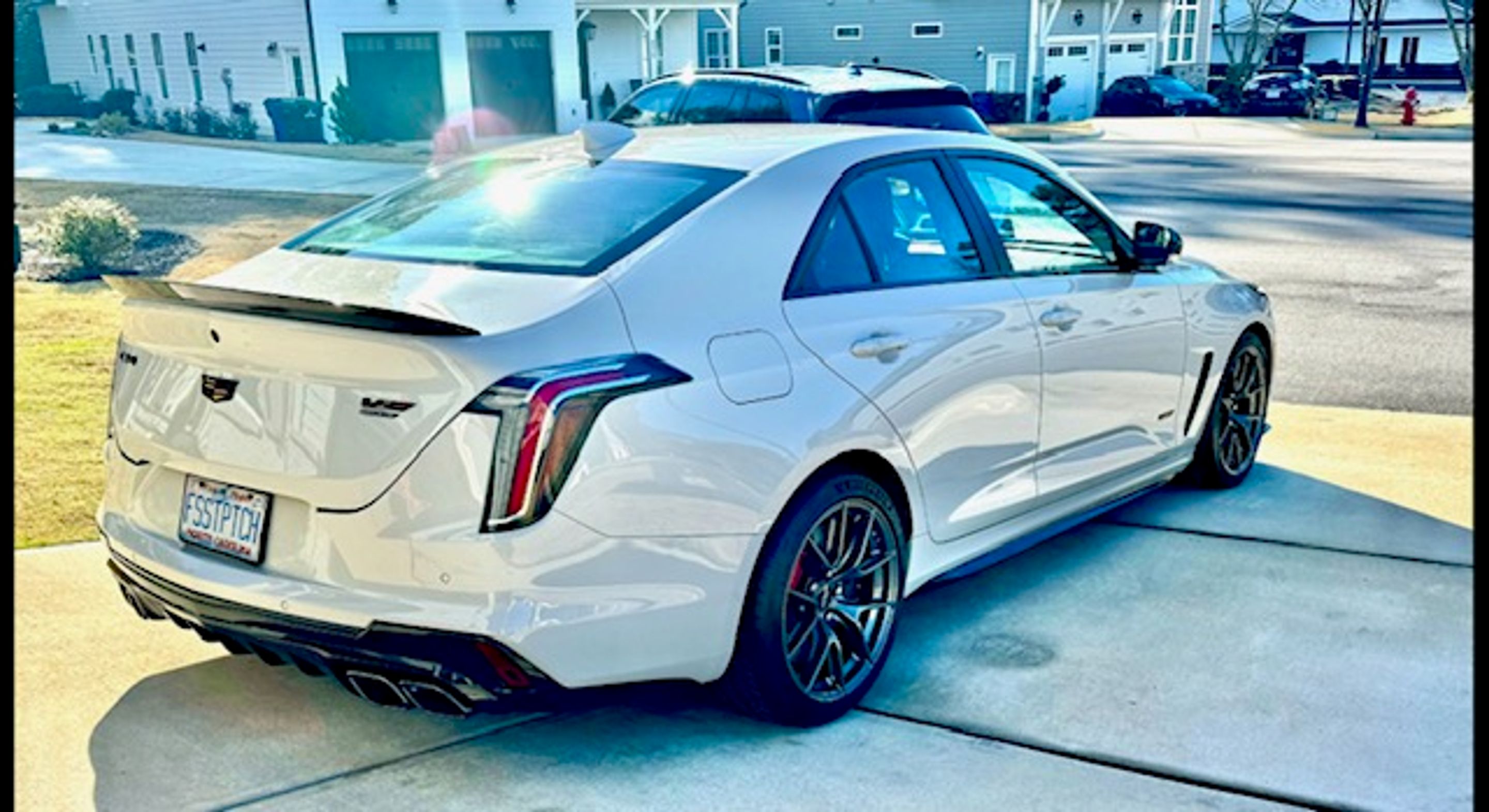 White Cadillac CT4-V Blackwing with 18" VS-5RS Apex wheels in Anthracite