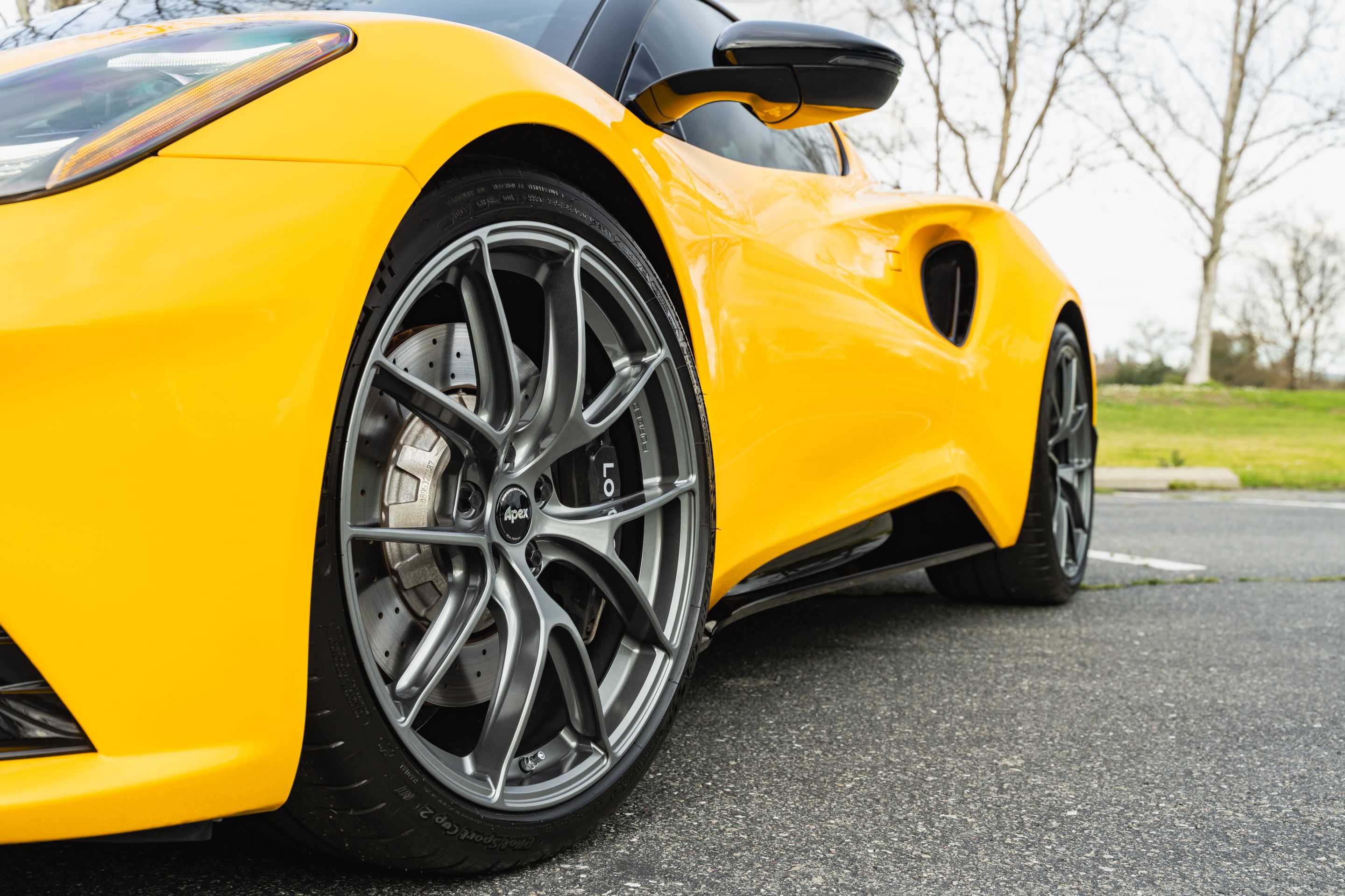 Yellow Lotus Emira with 20" VS-5RS Apex wheels in Anthracite