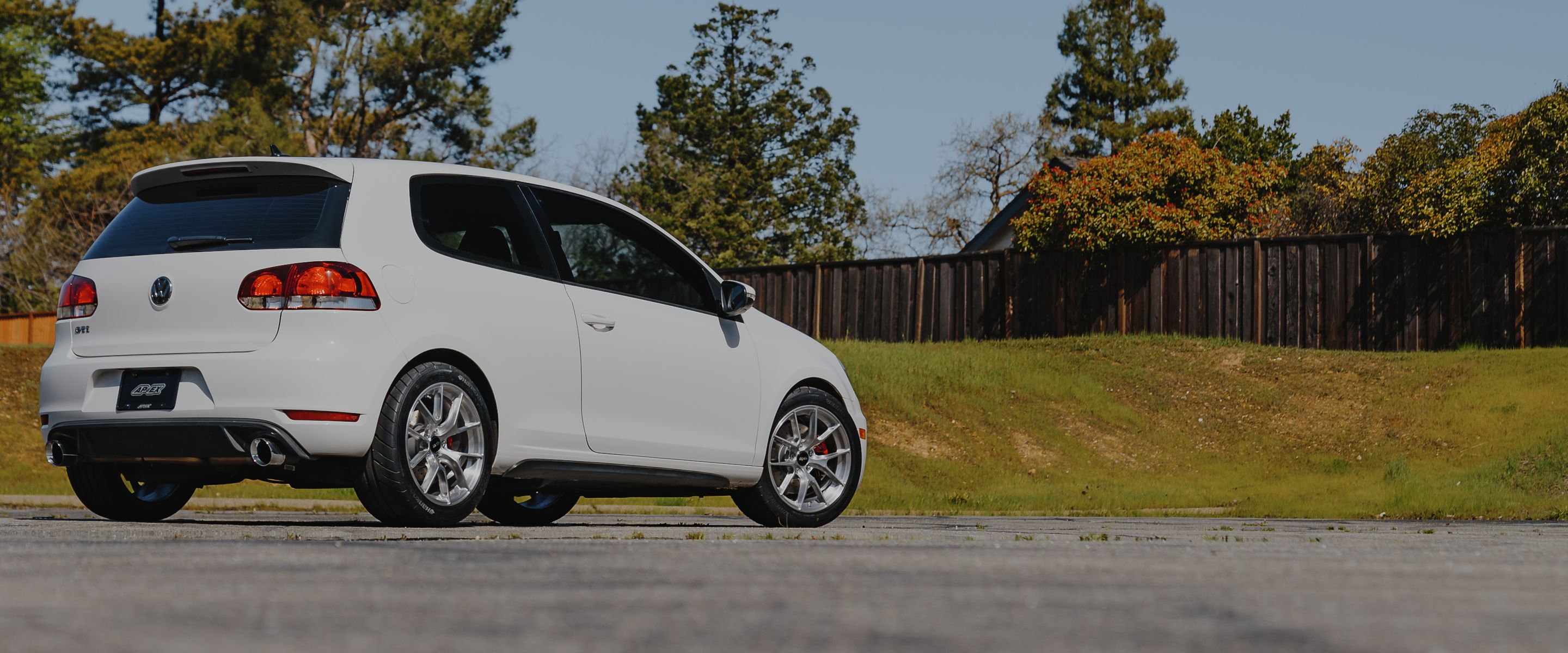 White VW MK6 GTI with 17" VS-5RS Apex wheels in Brushed Clear