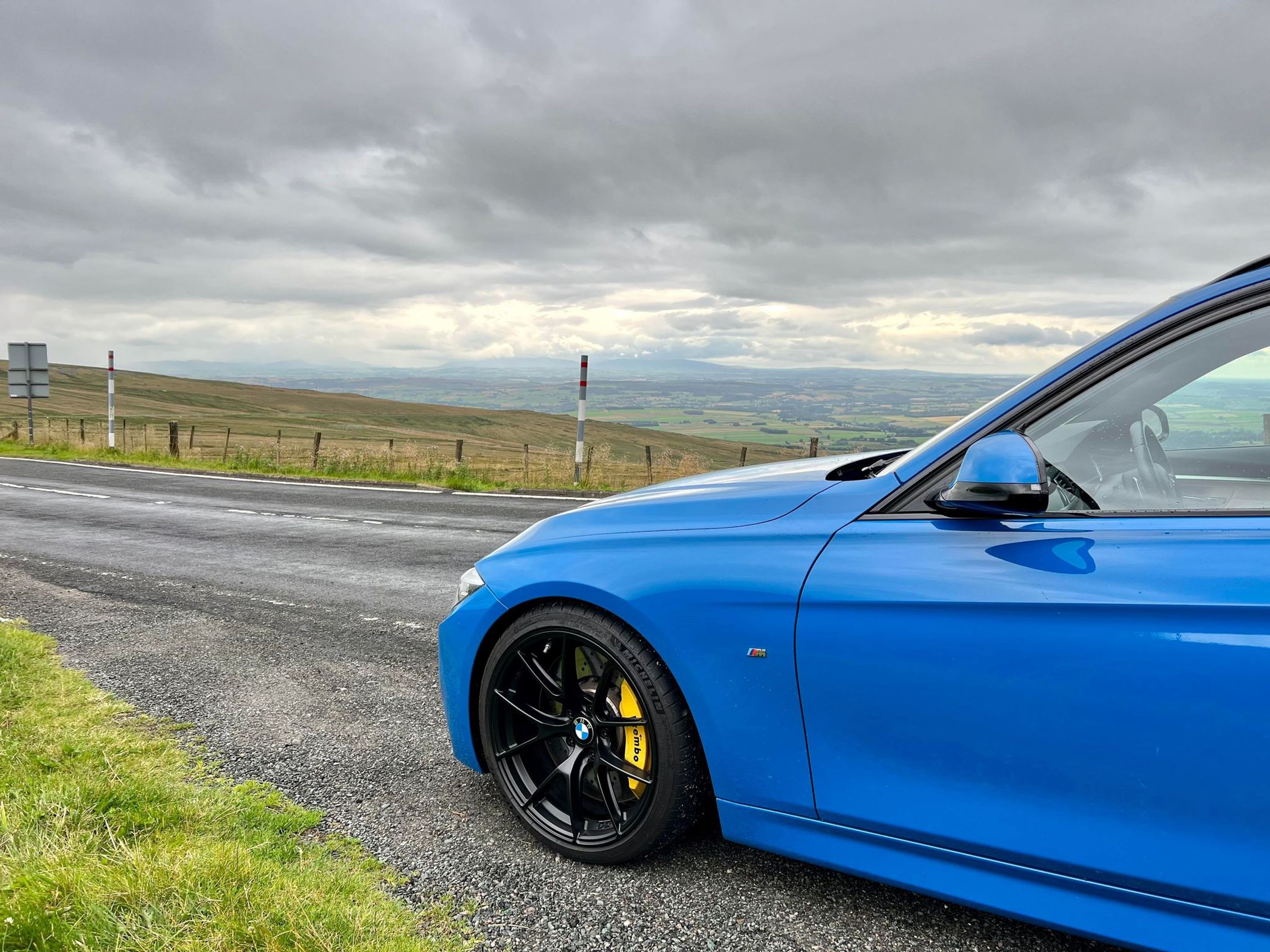 Blue BMW F31 Wagon 3 Series with 19" VS-5RS Apex wheels in Satin Black