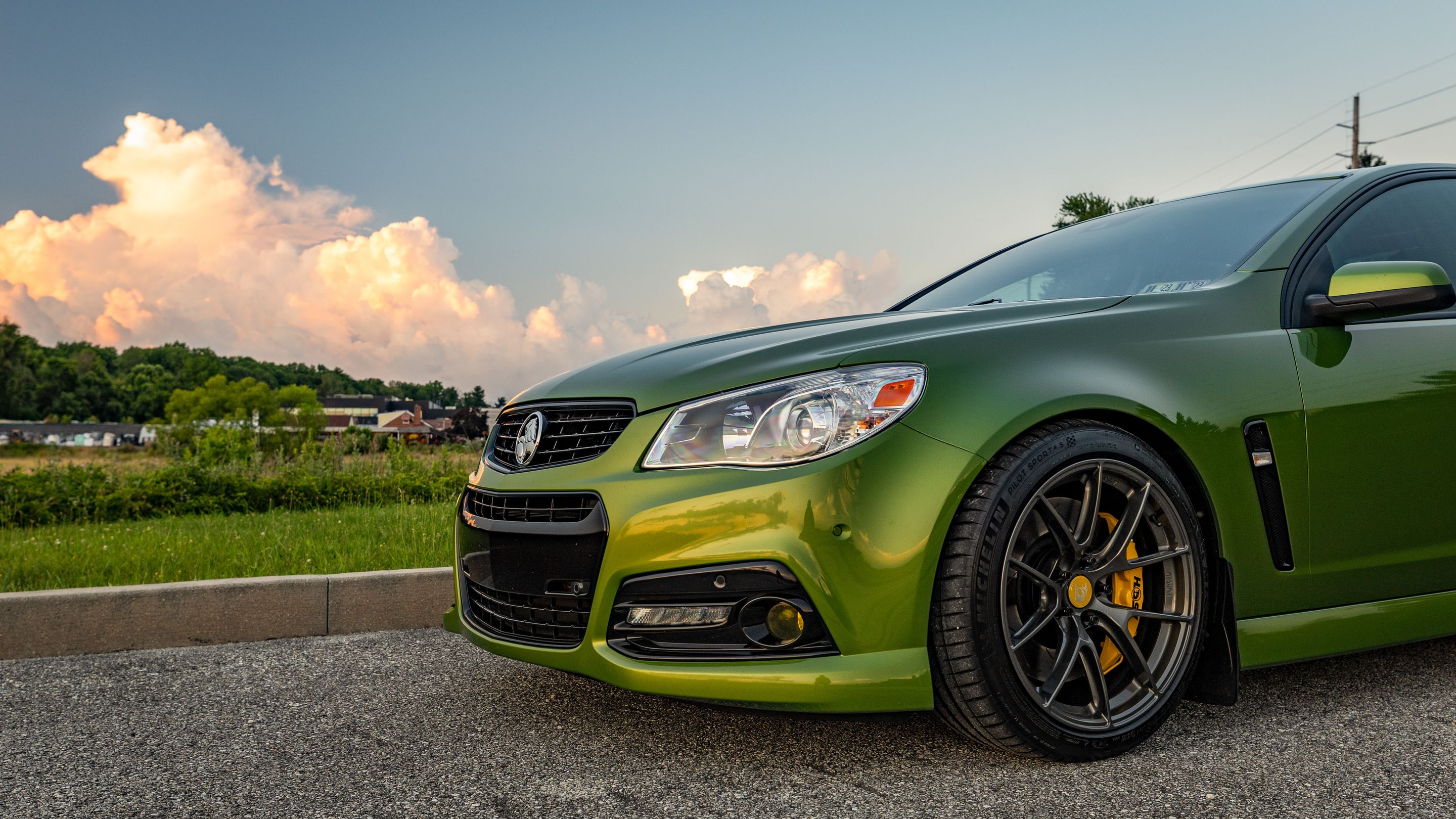 Green Chevrolet SS with 19" VS-5RS Apex wheels in Anthracite