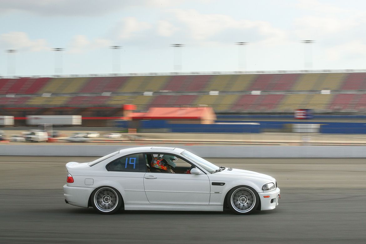 White BMW E46 M3 with 18" ARC-8 Apex wheels in Anthracite