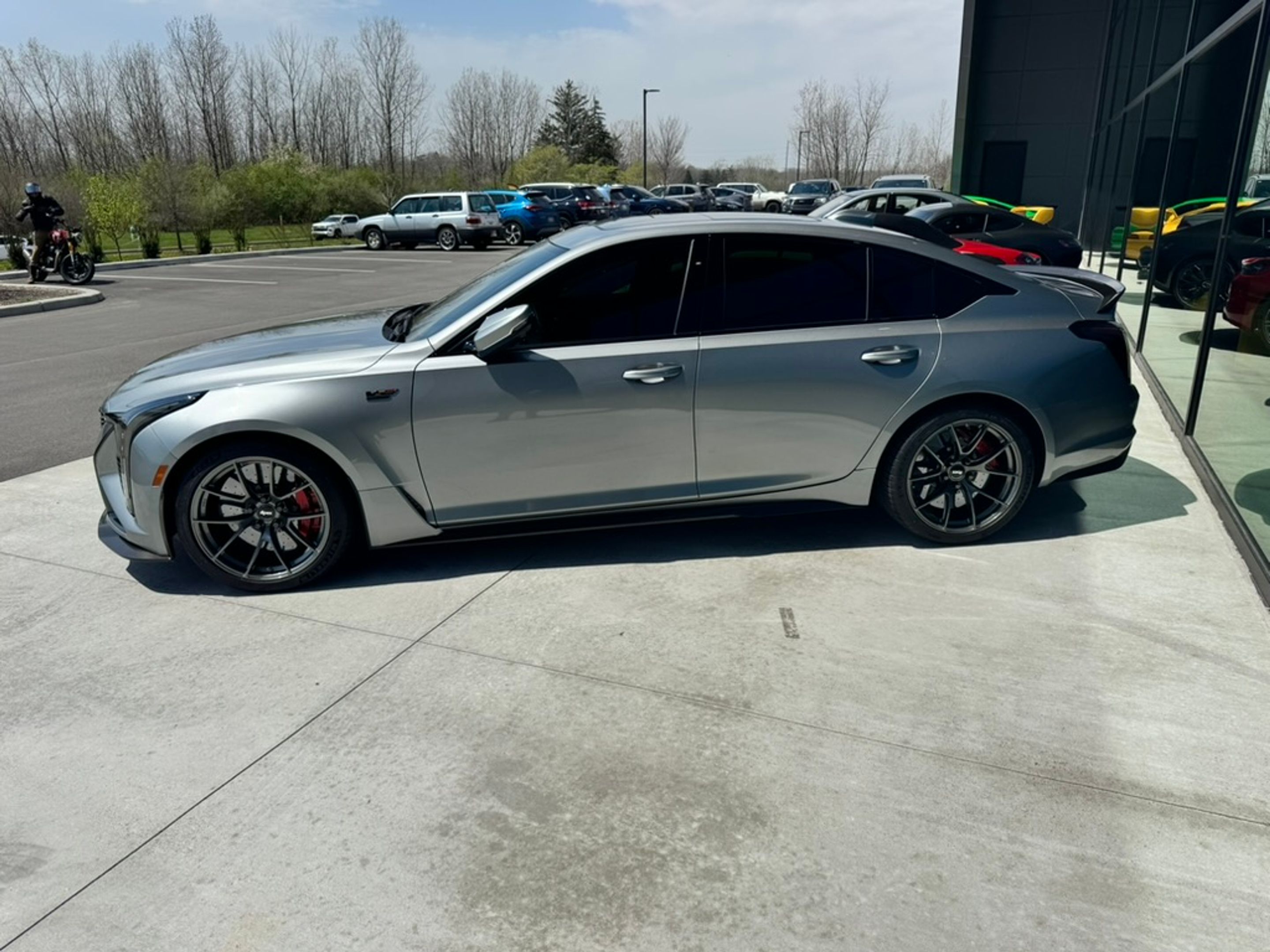 Grey Cadillac CT5-V Blackwing with 19" VS-5RS Apex wheels in Anthracite