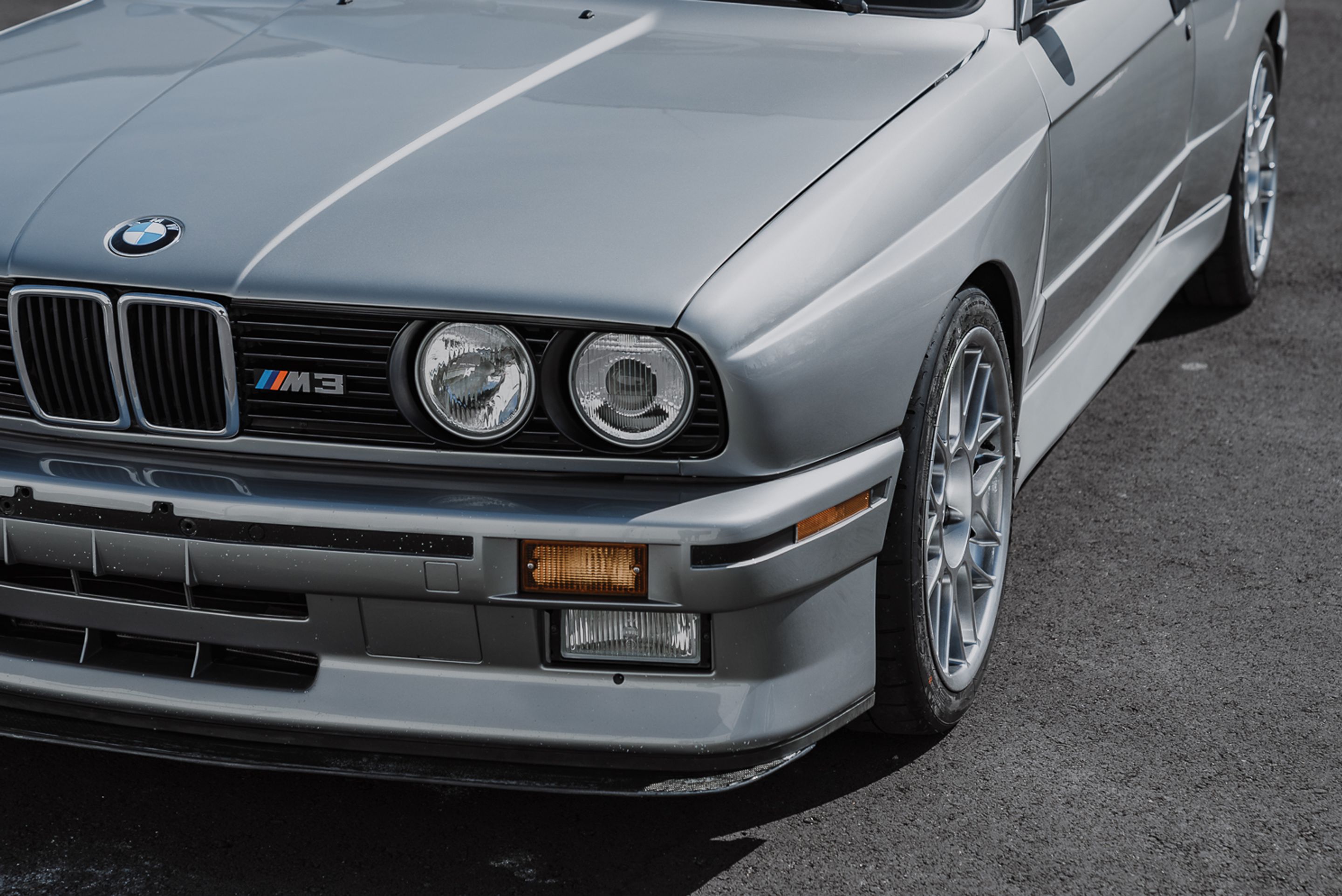 Silver BMW E30 M3 with 17" ARC-8 Apex wheels in Hyper Black