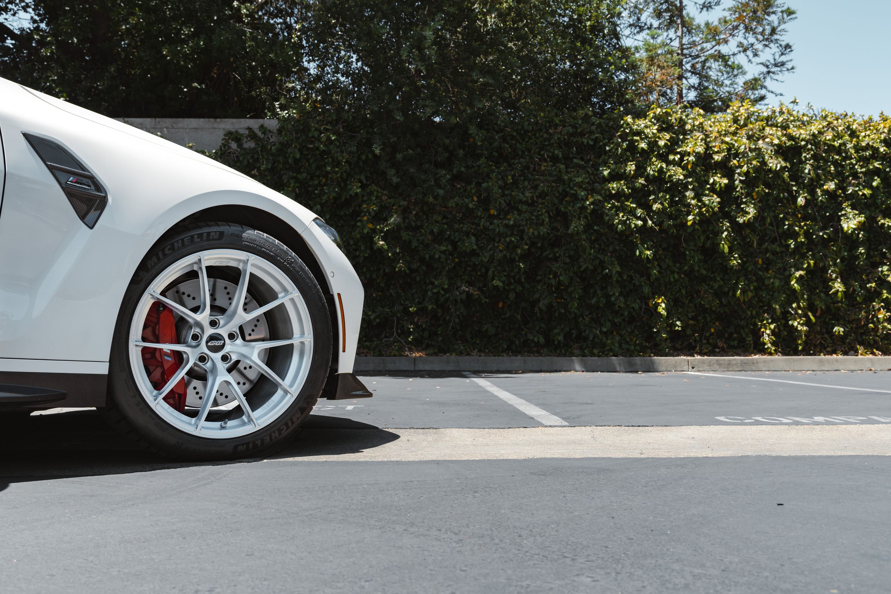 White BMW G82 Coupe M4 with 19" VS-5RS Apex wheels in Brushed Clear