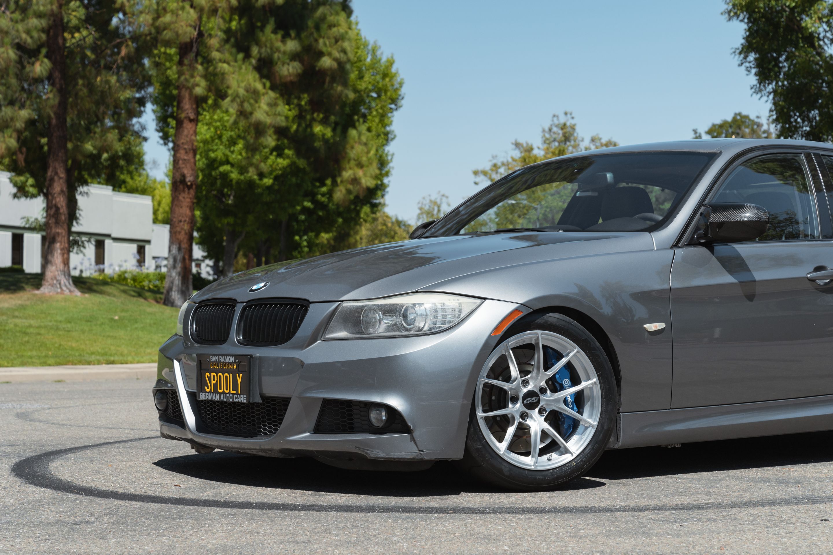 Grey BMW E90 LCI Sedan 3 Series with 17" VS-5RS Apex wheels in Brushed Clear