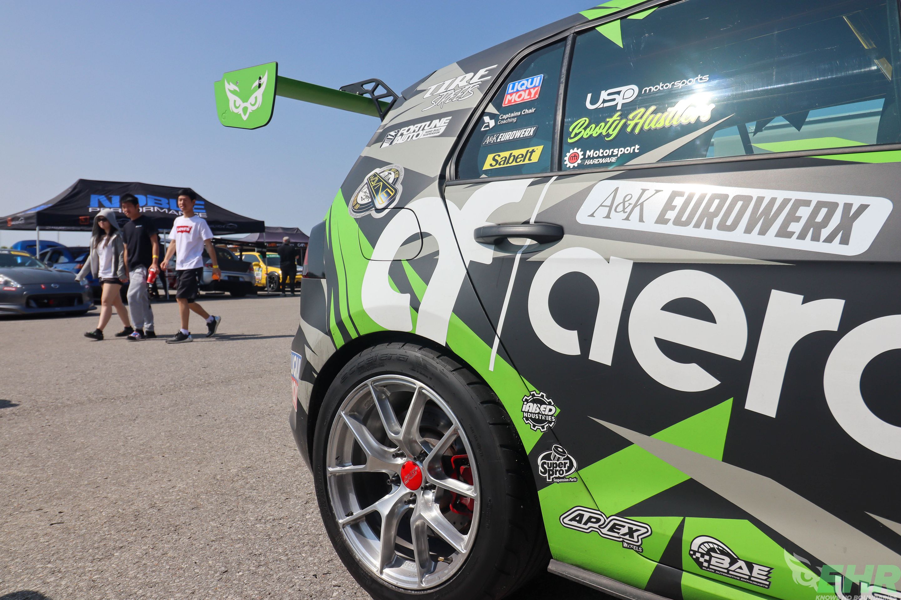 Race Livery VW MK7 GTI with 17" VS-5RS Apex wheels in Brushed Clear