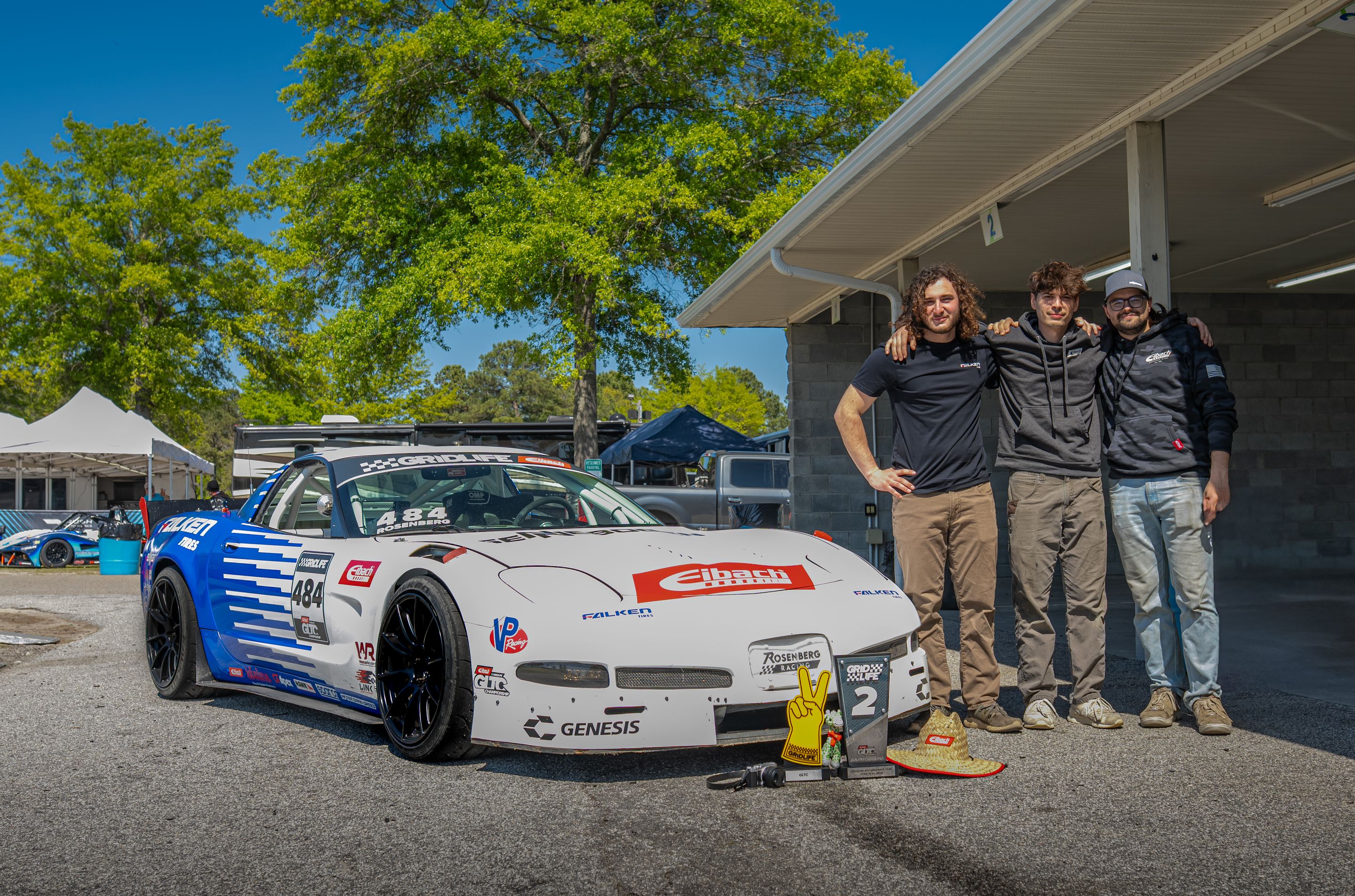 White Chevrolet C5 Corvette Z06 with 19" SM-10RS Apex wheels in Satin Black