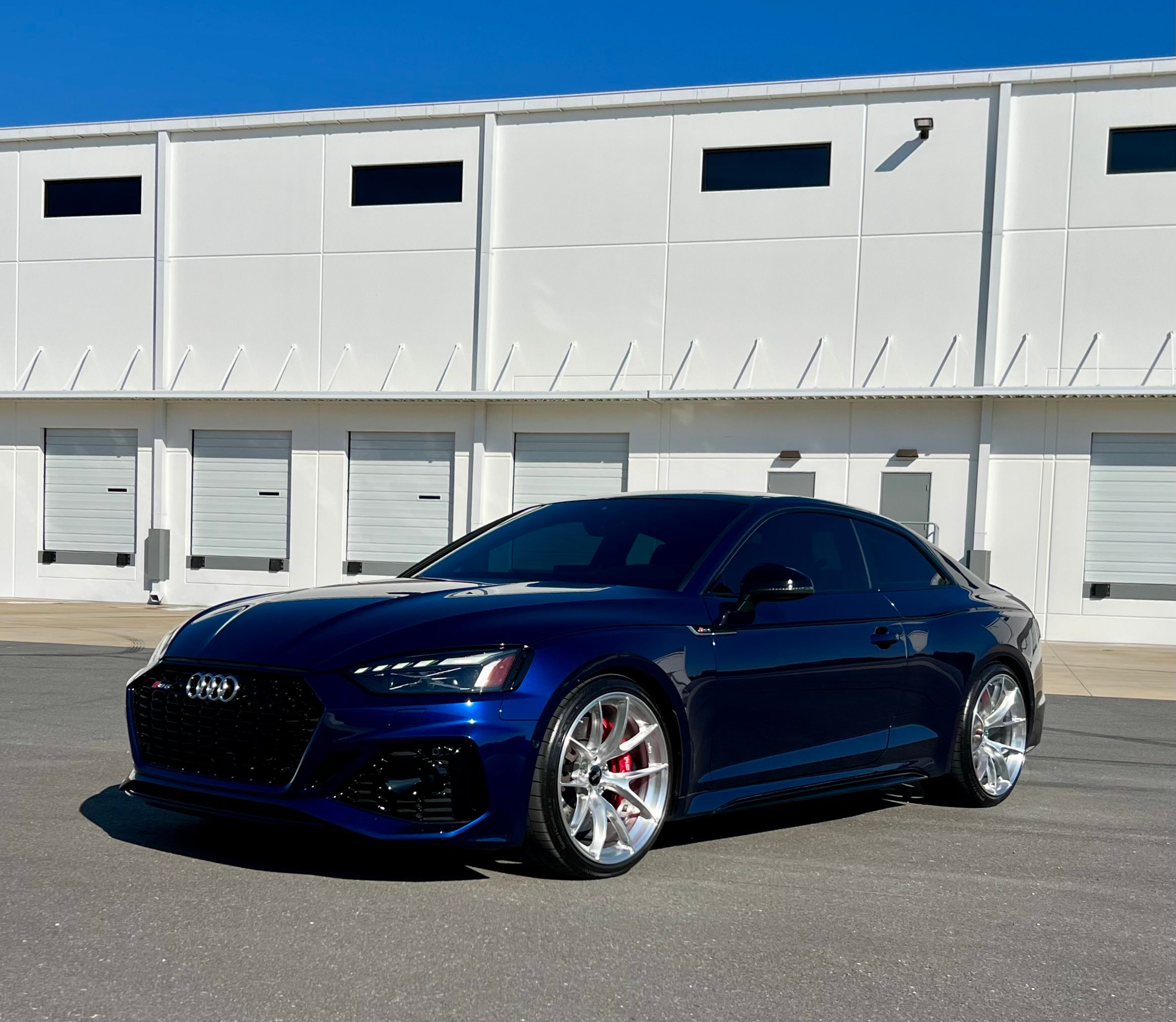 Blue Audi B9 RS 5 Coupe with 20" VS-5RS Apex wheels in Brushed Clear