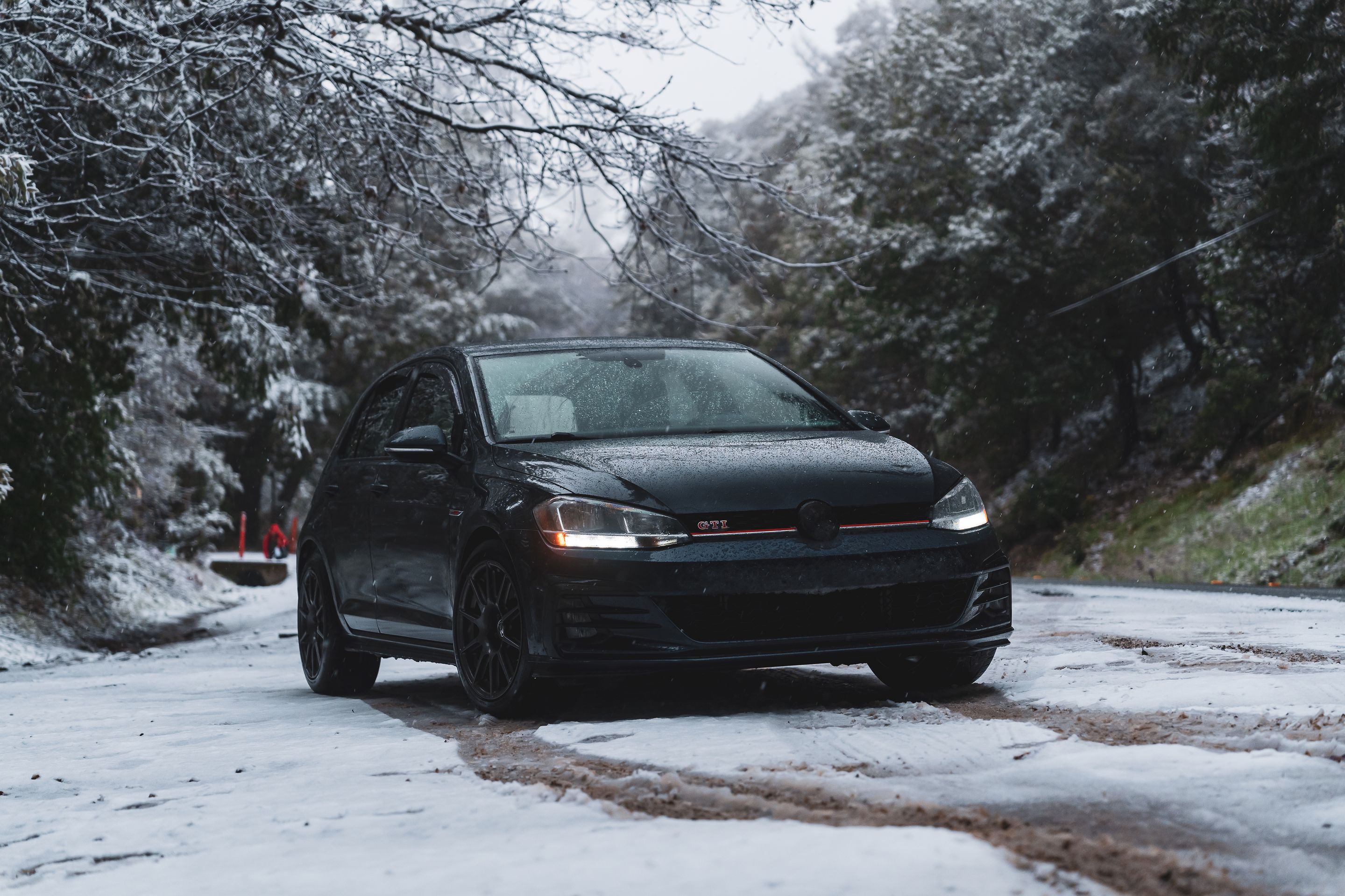 Black VW MK7 GTI with 17" SM-10 Apex wheels in Anthracite