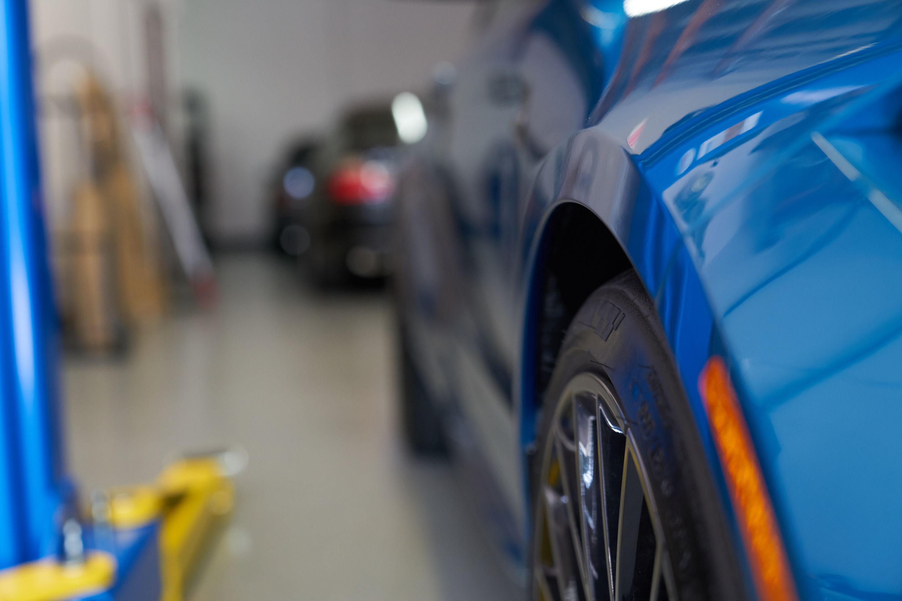 Blue BMW F87 M2 with 19" EC-7 Apex wheels in Race Silver