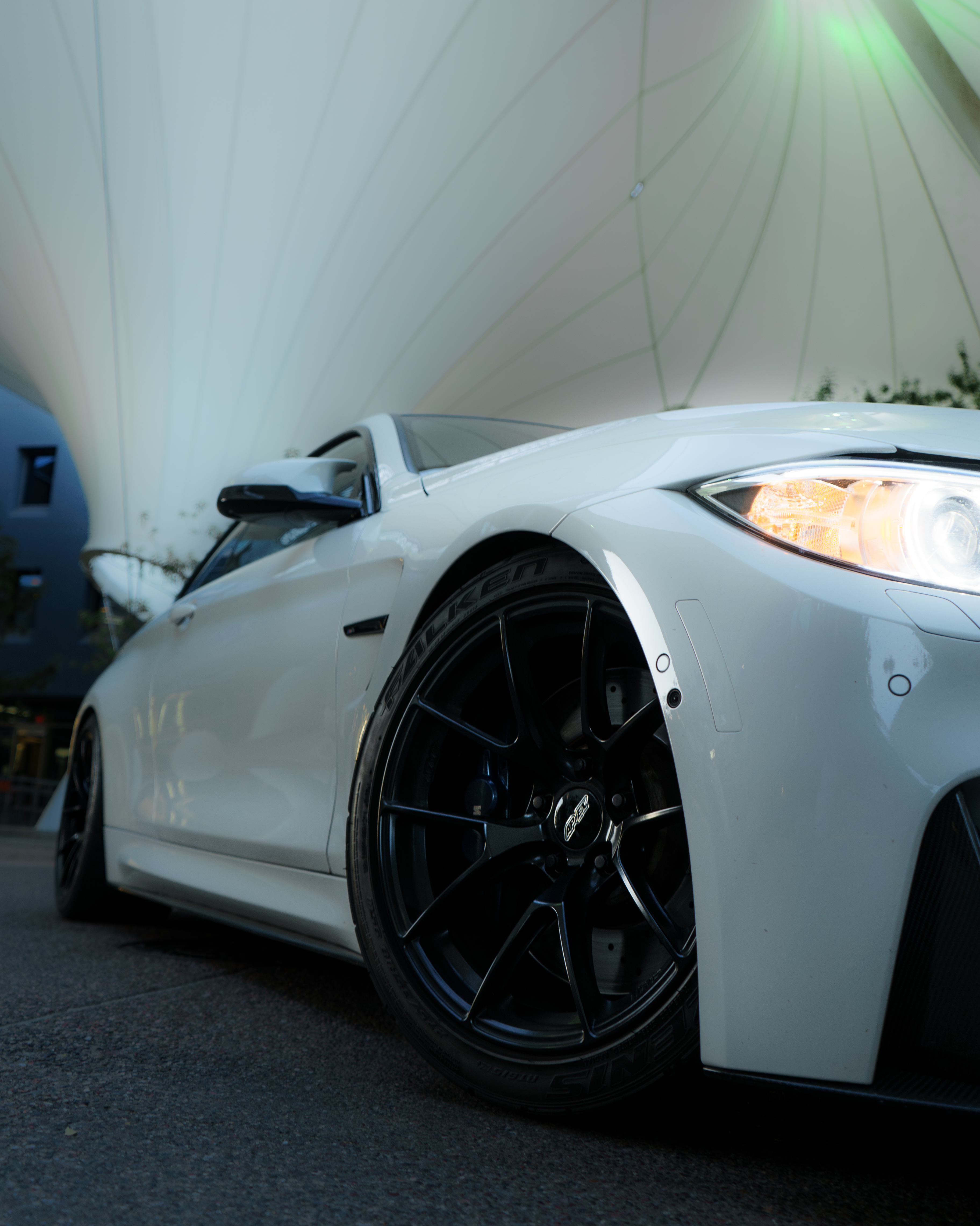 White BMW F82 Coupe M4 with 18" VS-5RS Apex wheels in Satin Black