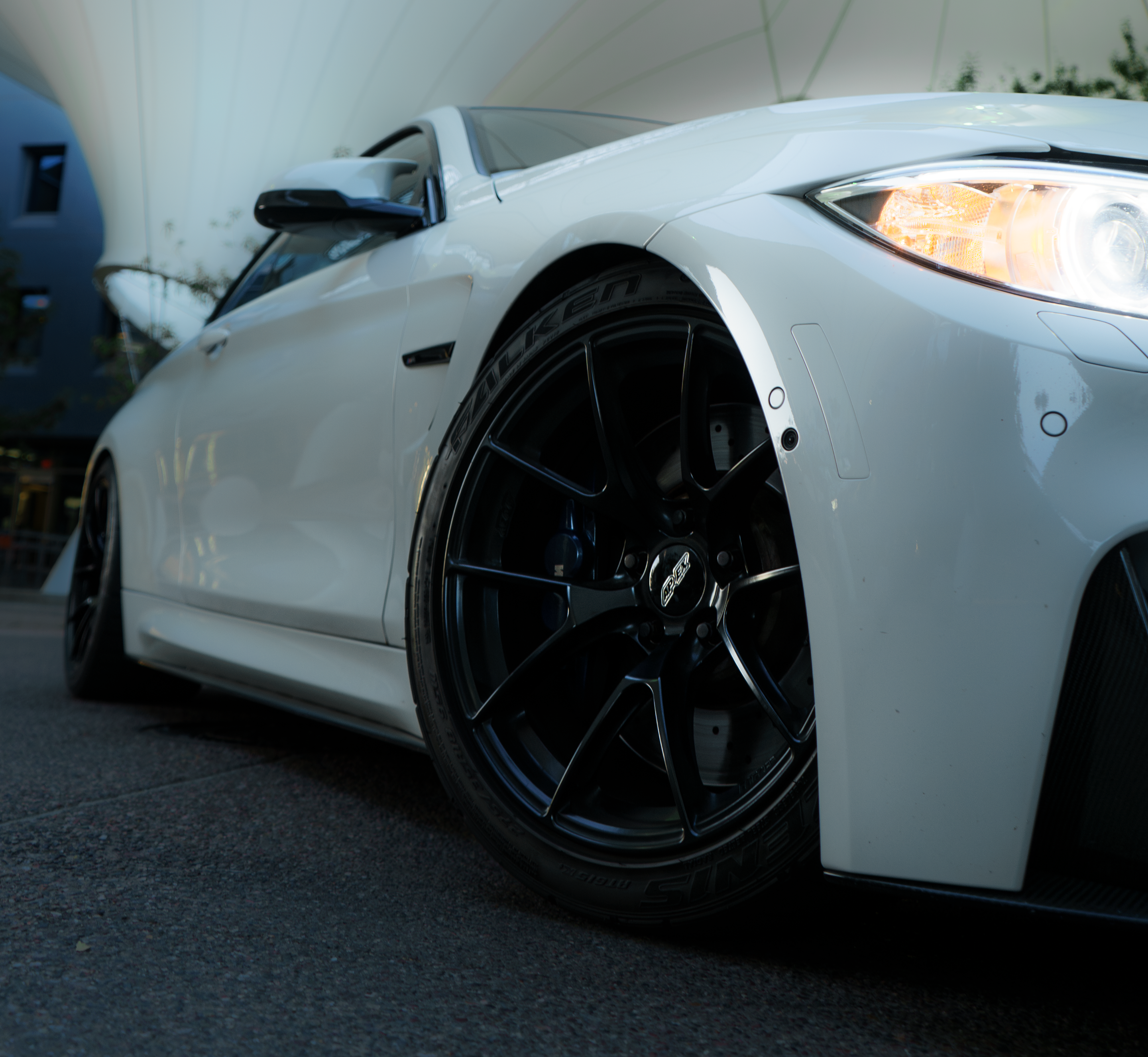 White BMW F82 Coupe M4 with 18" VS-5RS Apex wheels in Satin Black