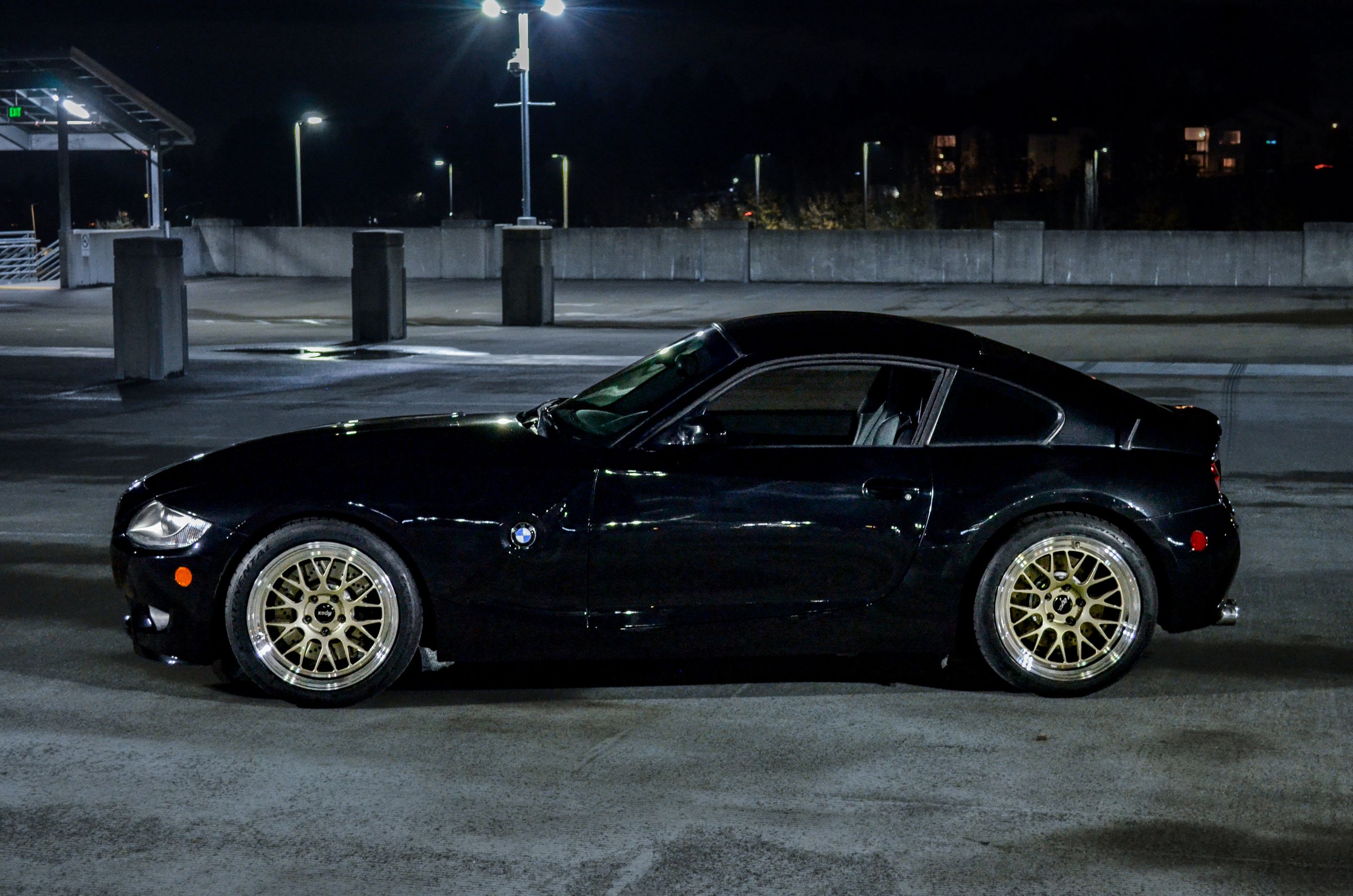 Black BMW E86 Coupe Z4 M with 18" ML-10RT Apex wheels in Machined Lip Gloss Motorsport Gold