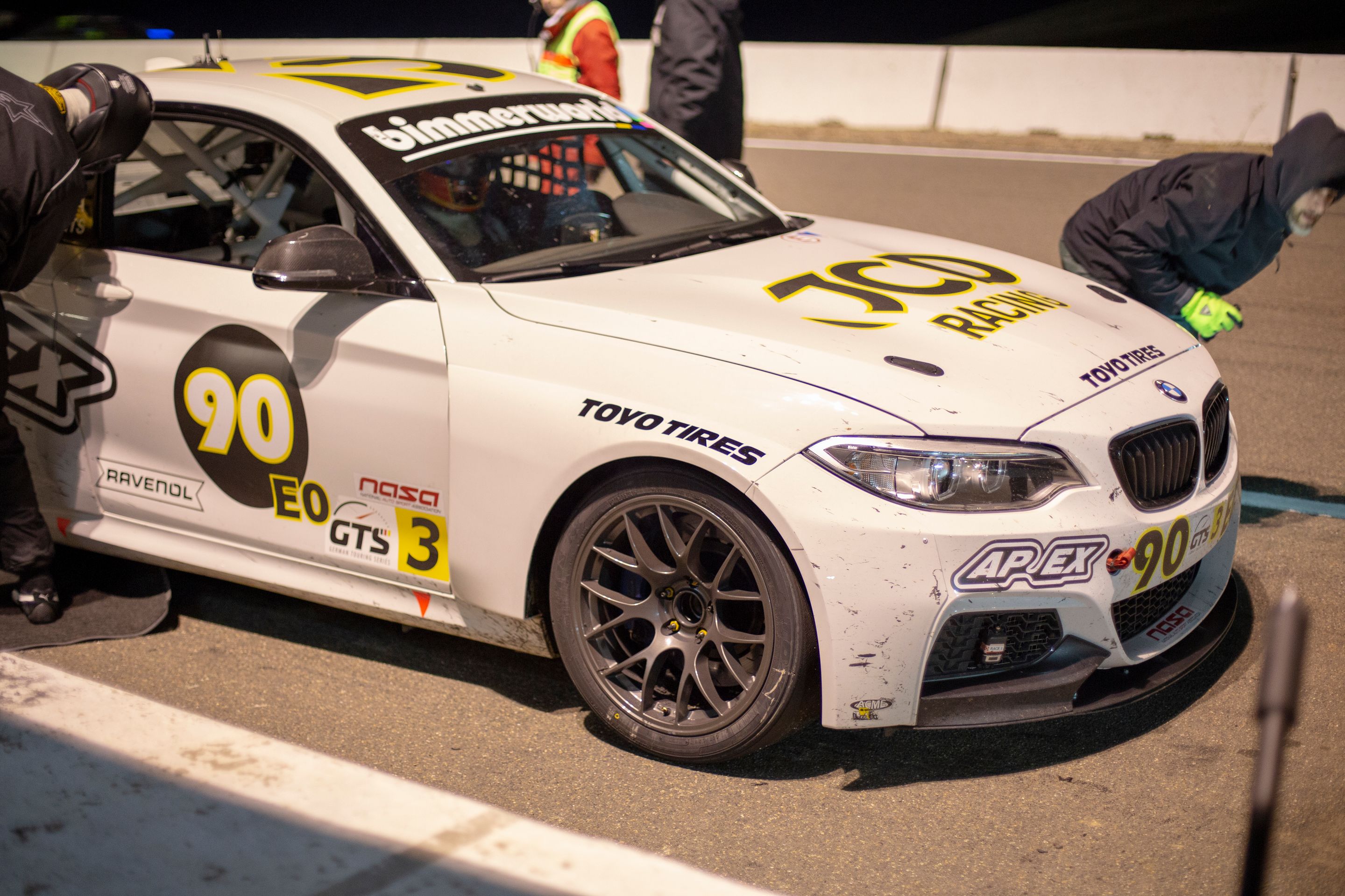 White BMW F22 Coupe 2 Series with 18" EC-7 Apex wheels in Anthracite