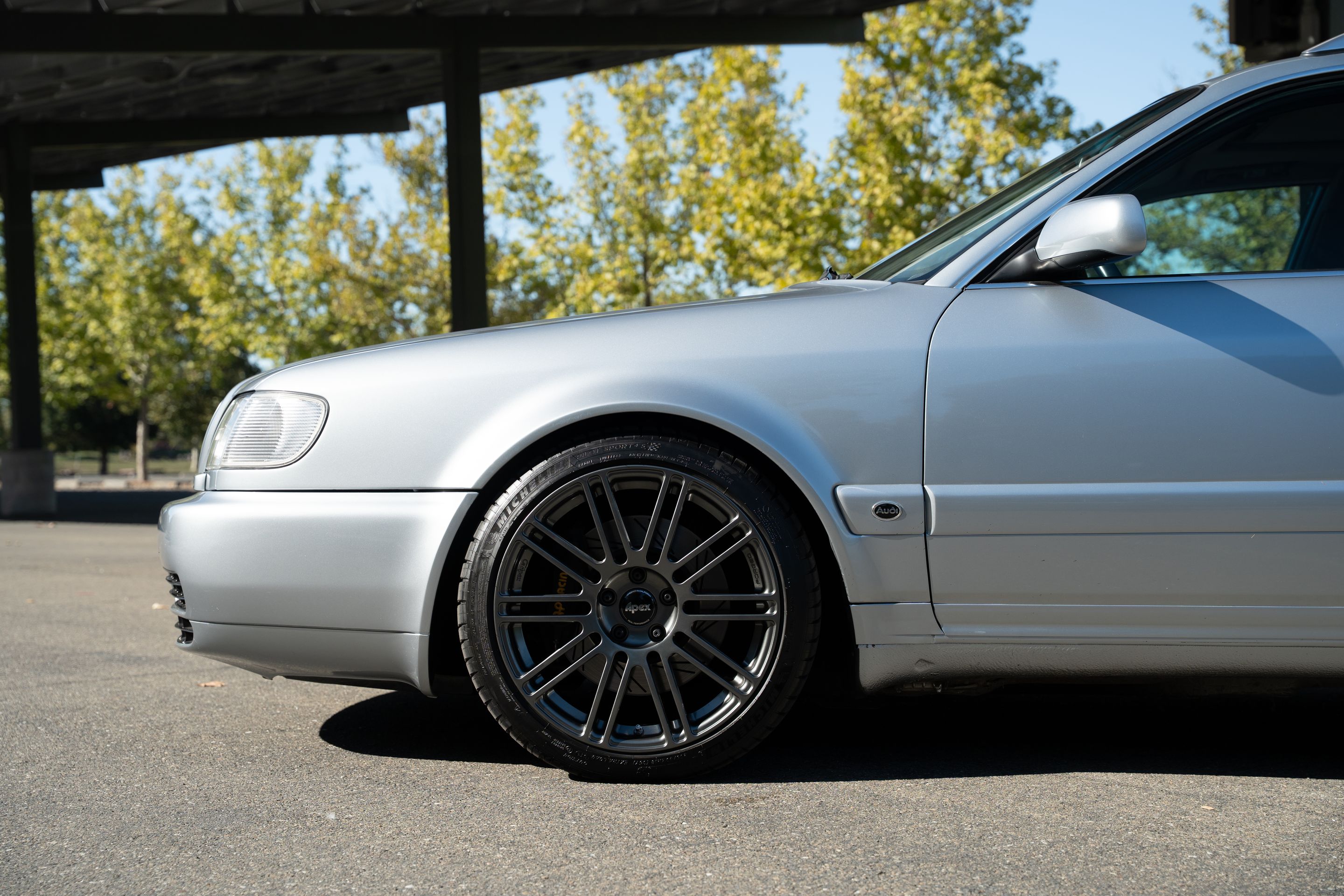 Silver Audi C4 S6 Avant/Wagon with 18" TC-10RT Apex wheels in Anthracite