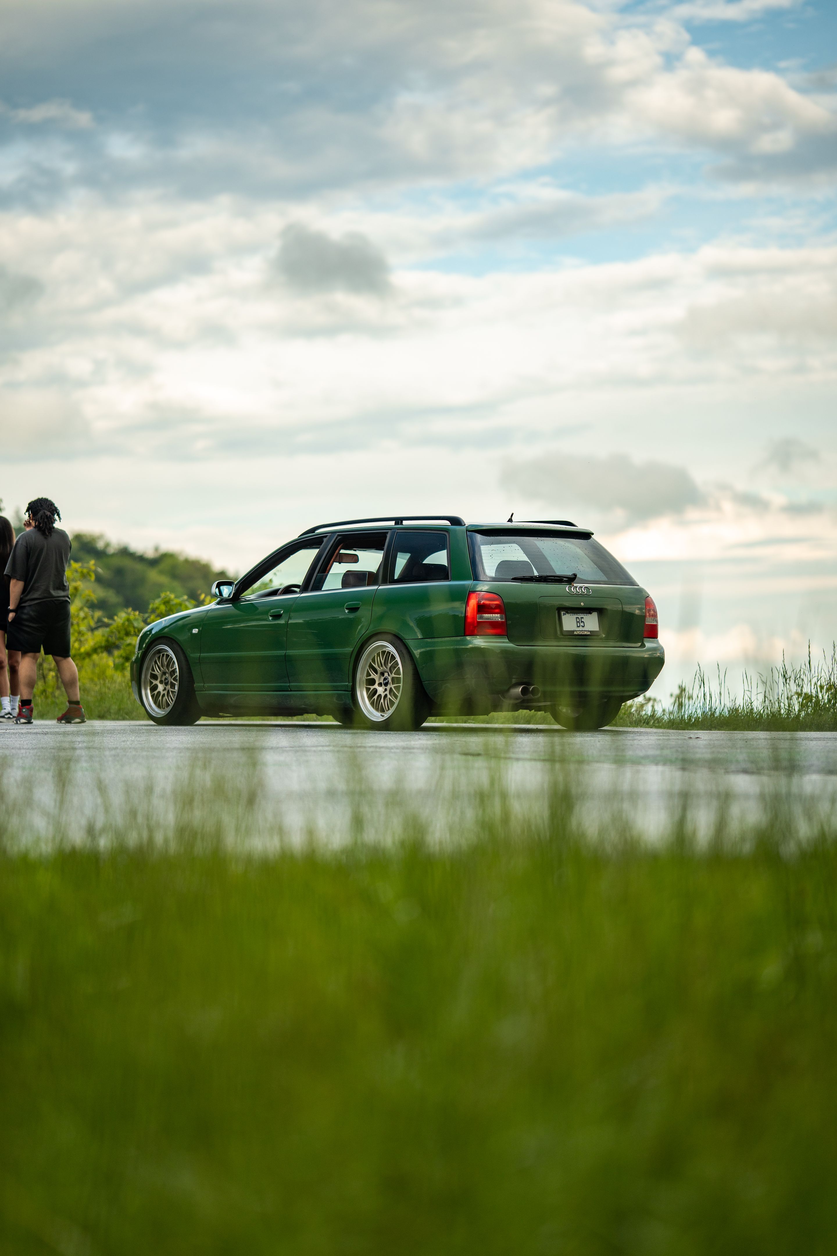 Green Audi B5 S4 Avant/Wagon with 18" ML-10RT Apex wheels in Machined Lip Gloss Motorsport Gold