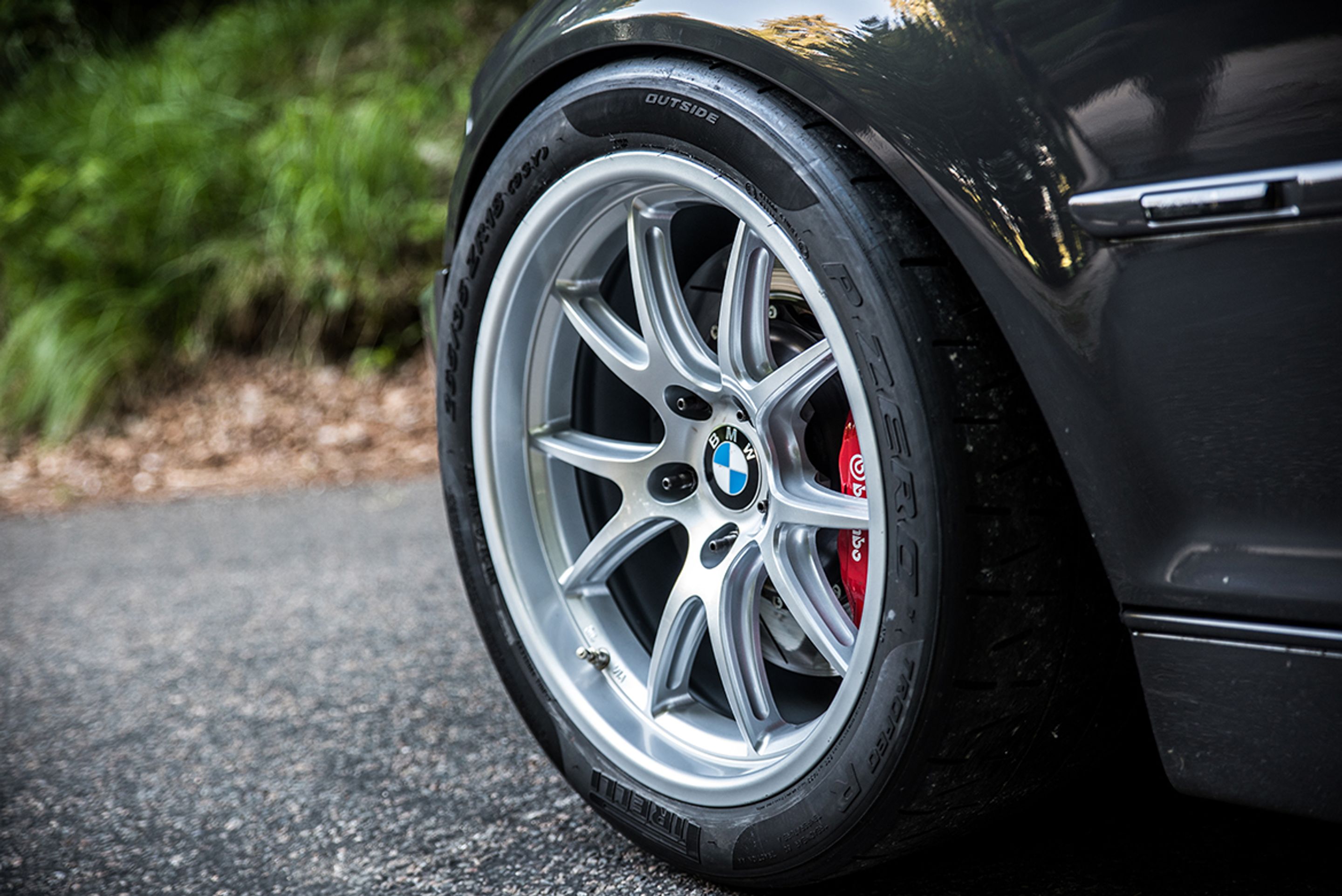 Grey BMW E46 M3 with 18" FL-5 Apex wheels in Race Silver