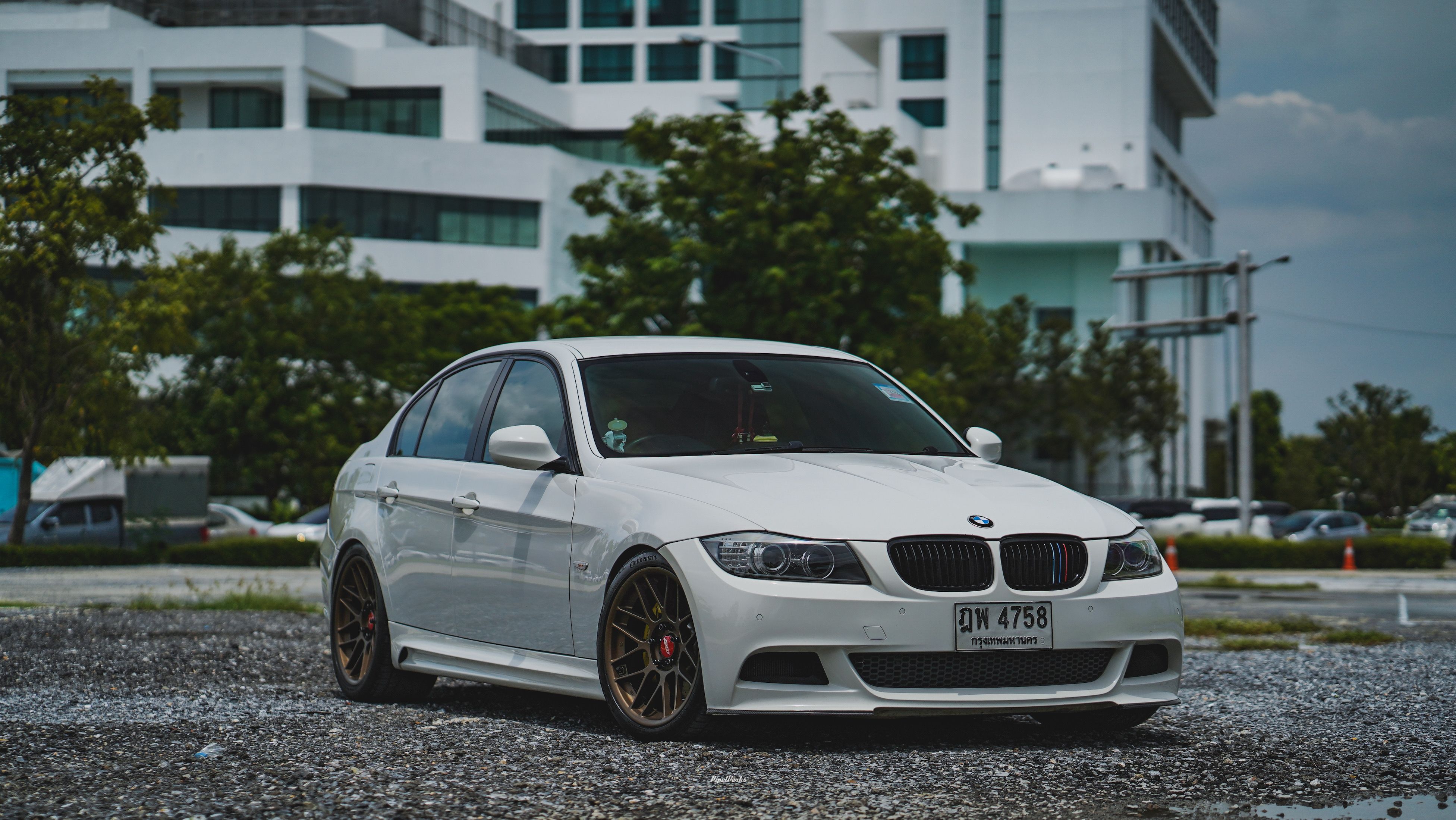 BMW E90 LCI Sedan 3 Series with 18