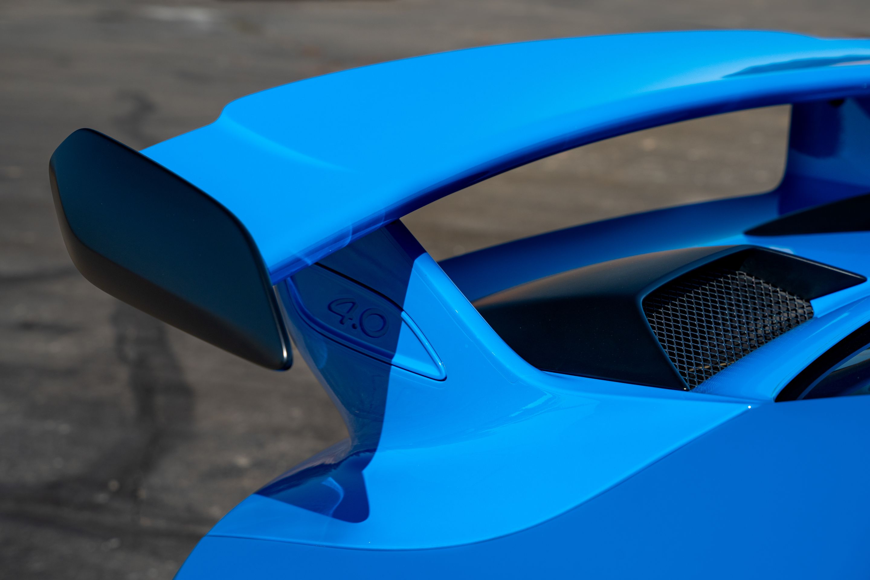 Blue Porsche 911 991.2 GT3 with 19" ML-10RT Apex wheels in Machined Lip Gloss Motorsport Gold