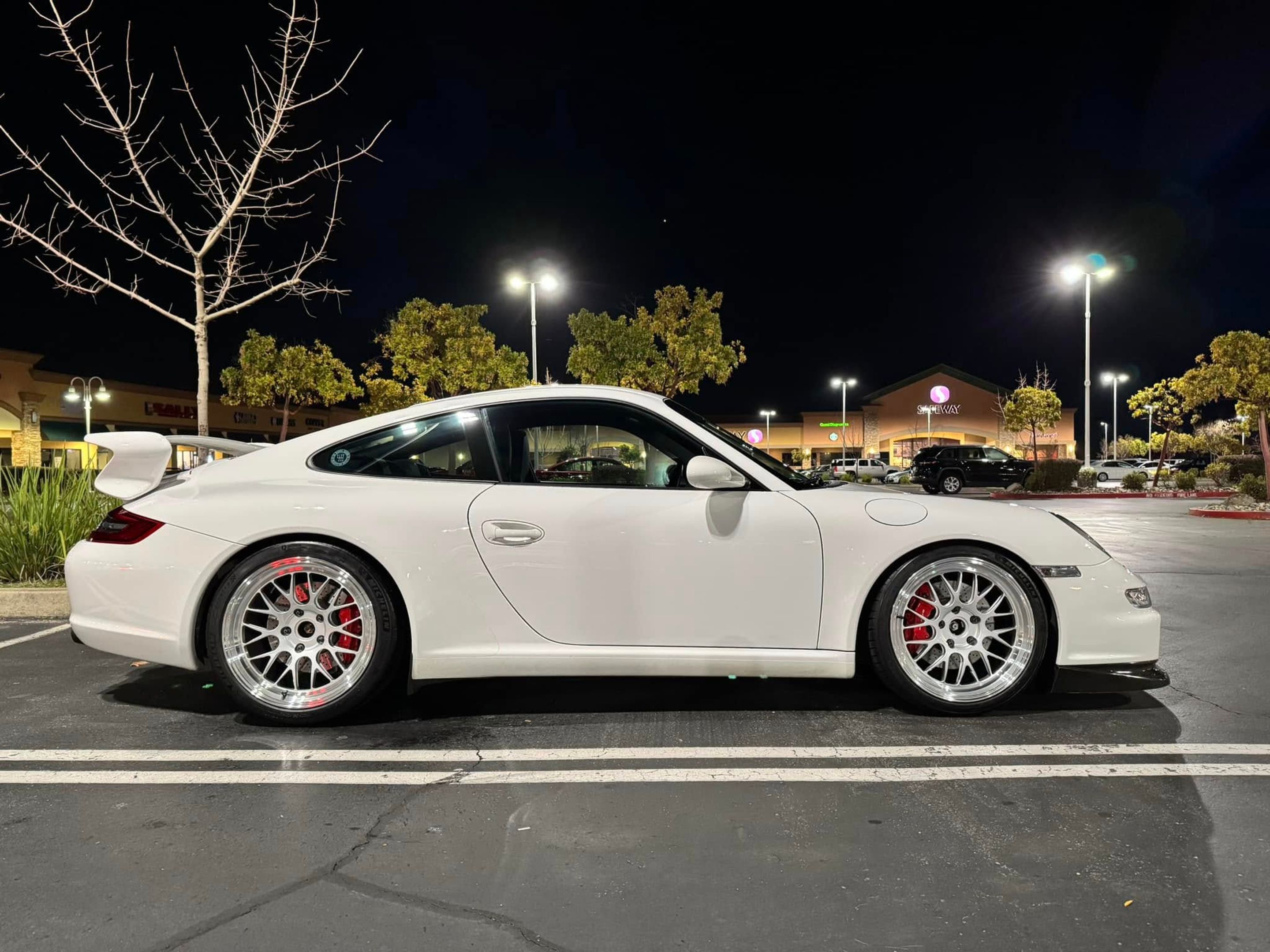 White Porsche 911 997 Carrera S with 19" ML-10RT Apex wheels in Machined Lip Race Silver