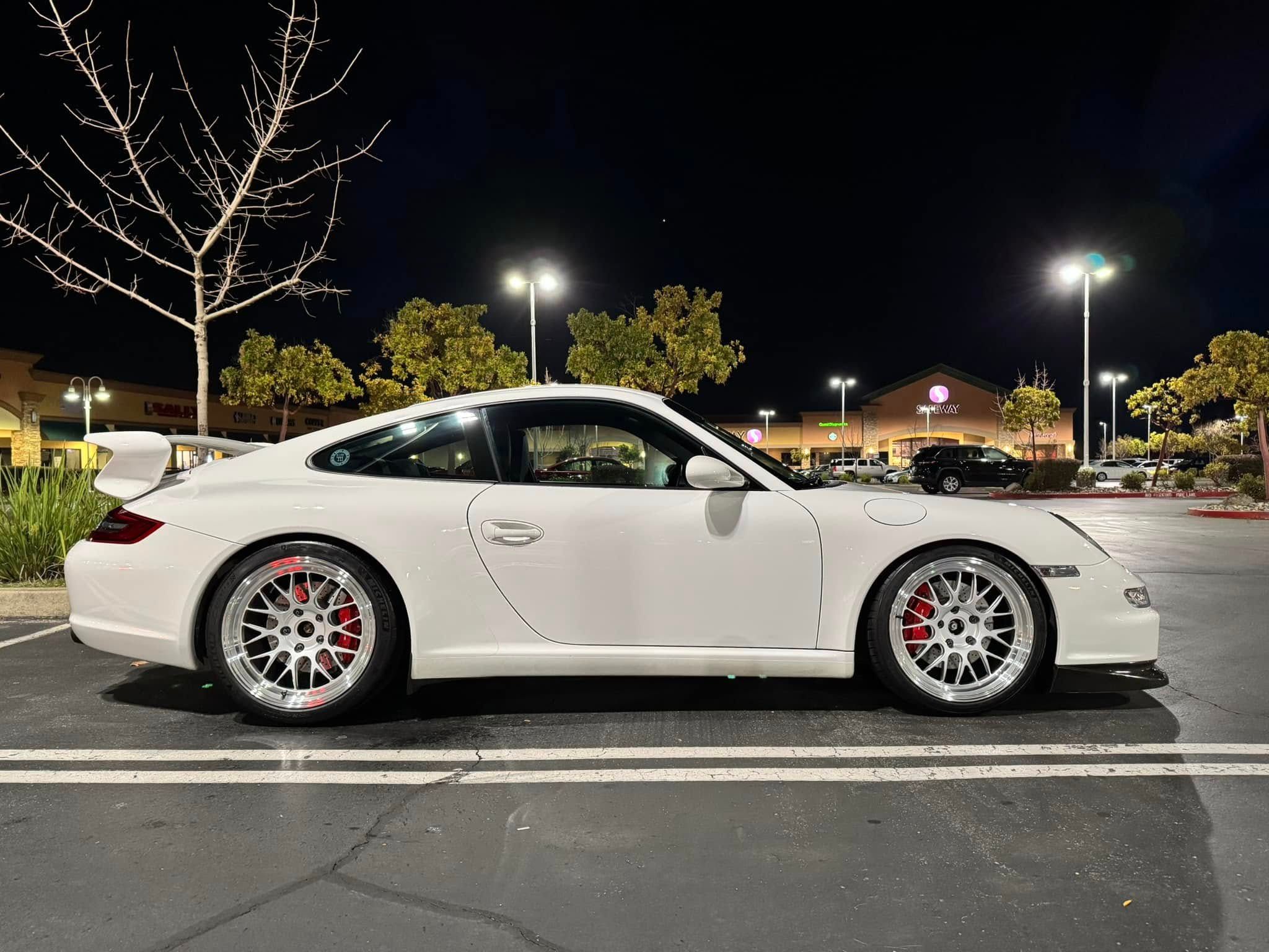White Porsche 911 997 Carrera S with 19" ML-10RT Apex wheels in Machined Lip Race Silver