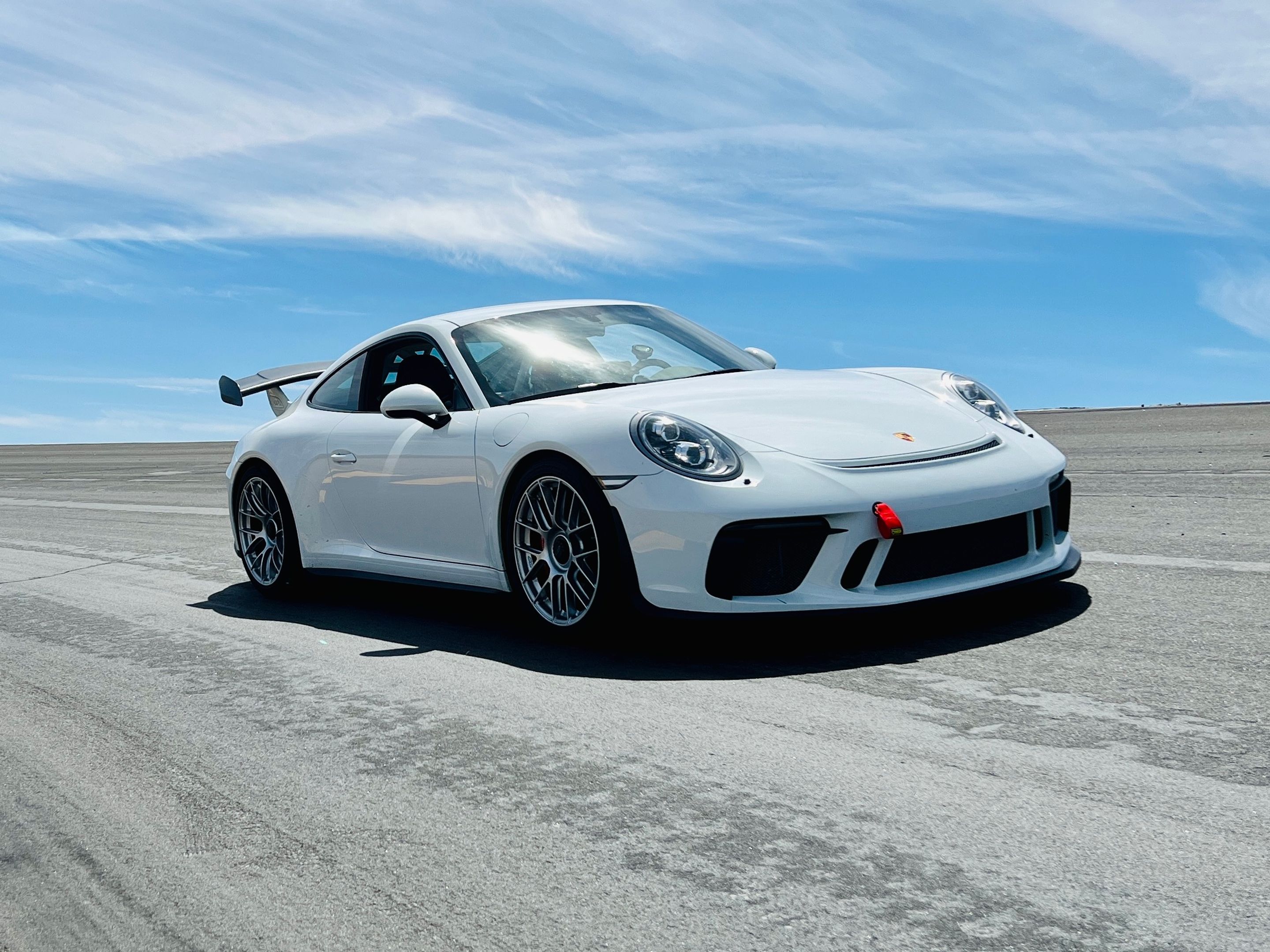 White Porsche 911 991.2 GT3 with 19" EC-7RS Apex wheels in Race Silver