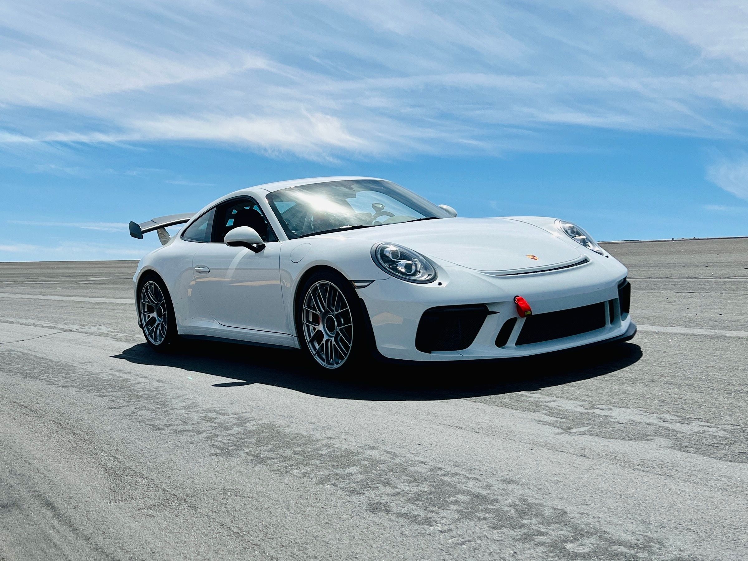 White Porsche 911 991.2 GT3 with 19" EC-7RS Apex wheels in Race Silver
