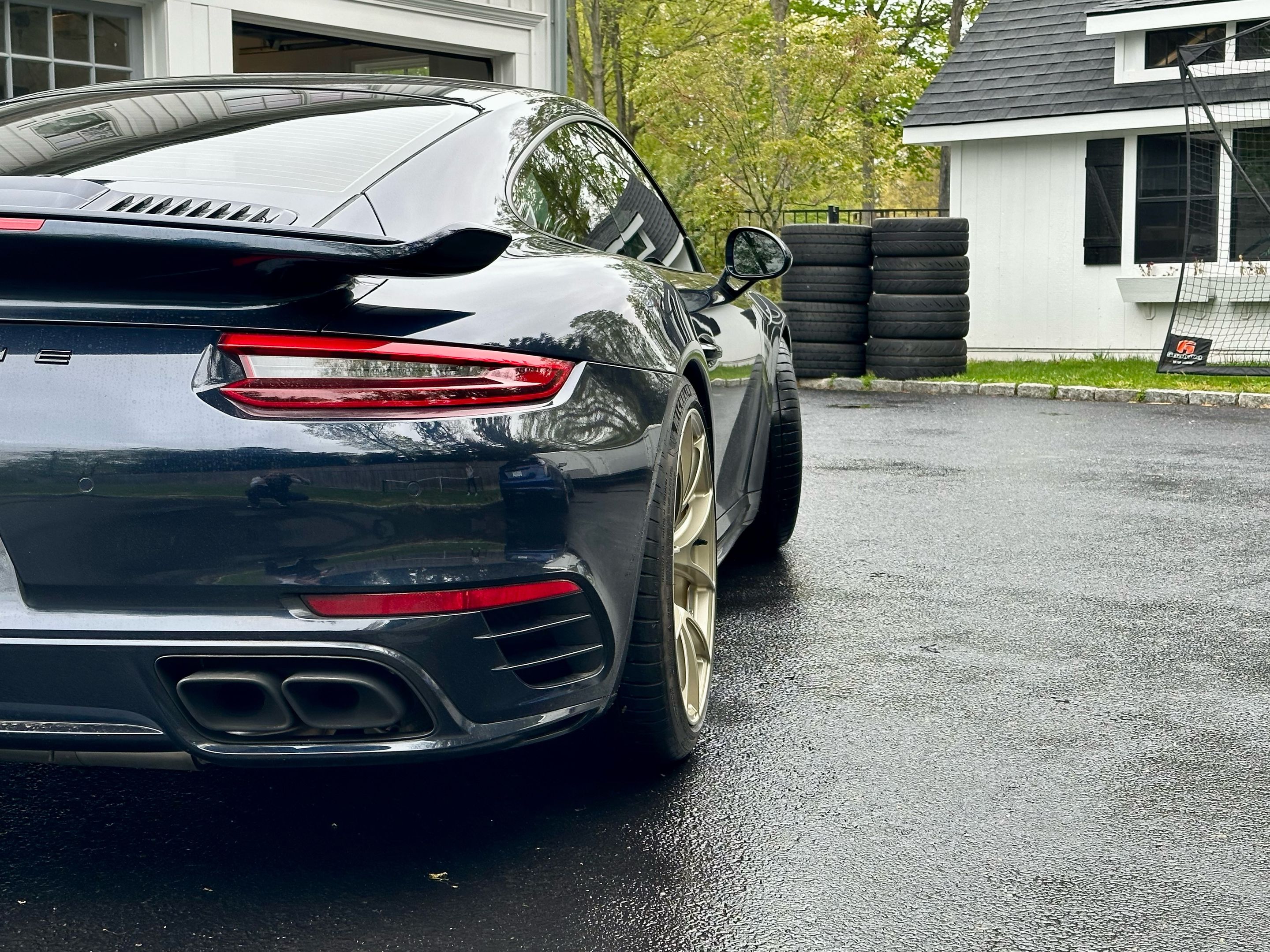 Blue Porsche 911 991.2 Turbo S with 20" VS-5RS Apex wheels in Motorsport Gold