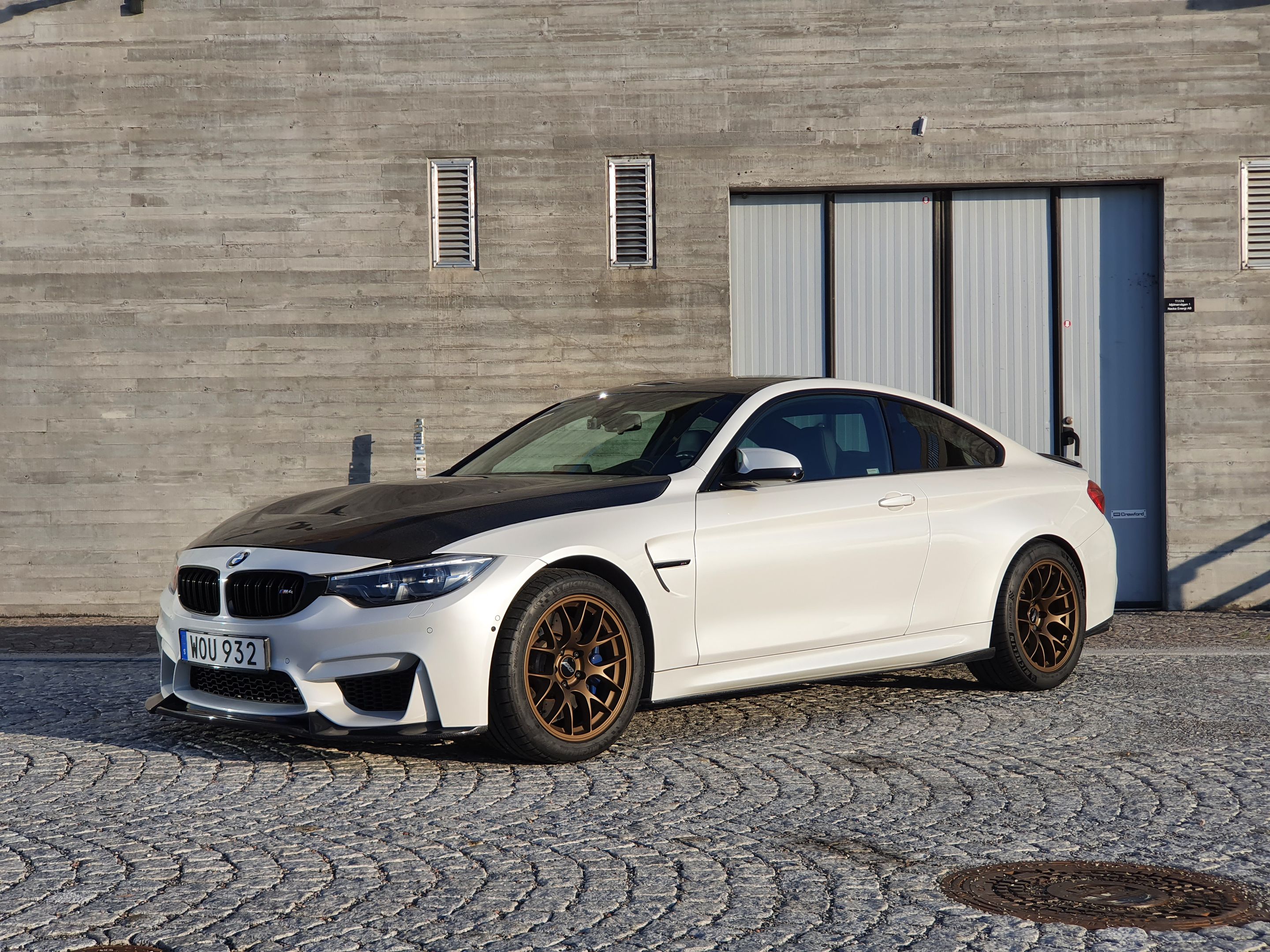 White BMW F82 Coupe M4 with 18" EC-7 Apex wheels in Satin Bronze