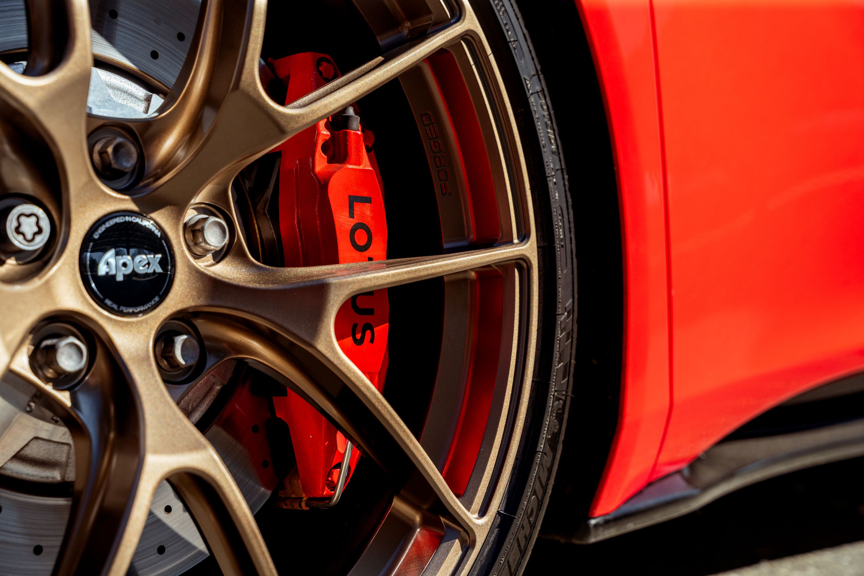 Red Lotus Emira with 20" VS-5RS Apex wheels in Anthracite