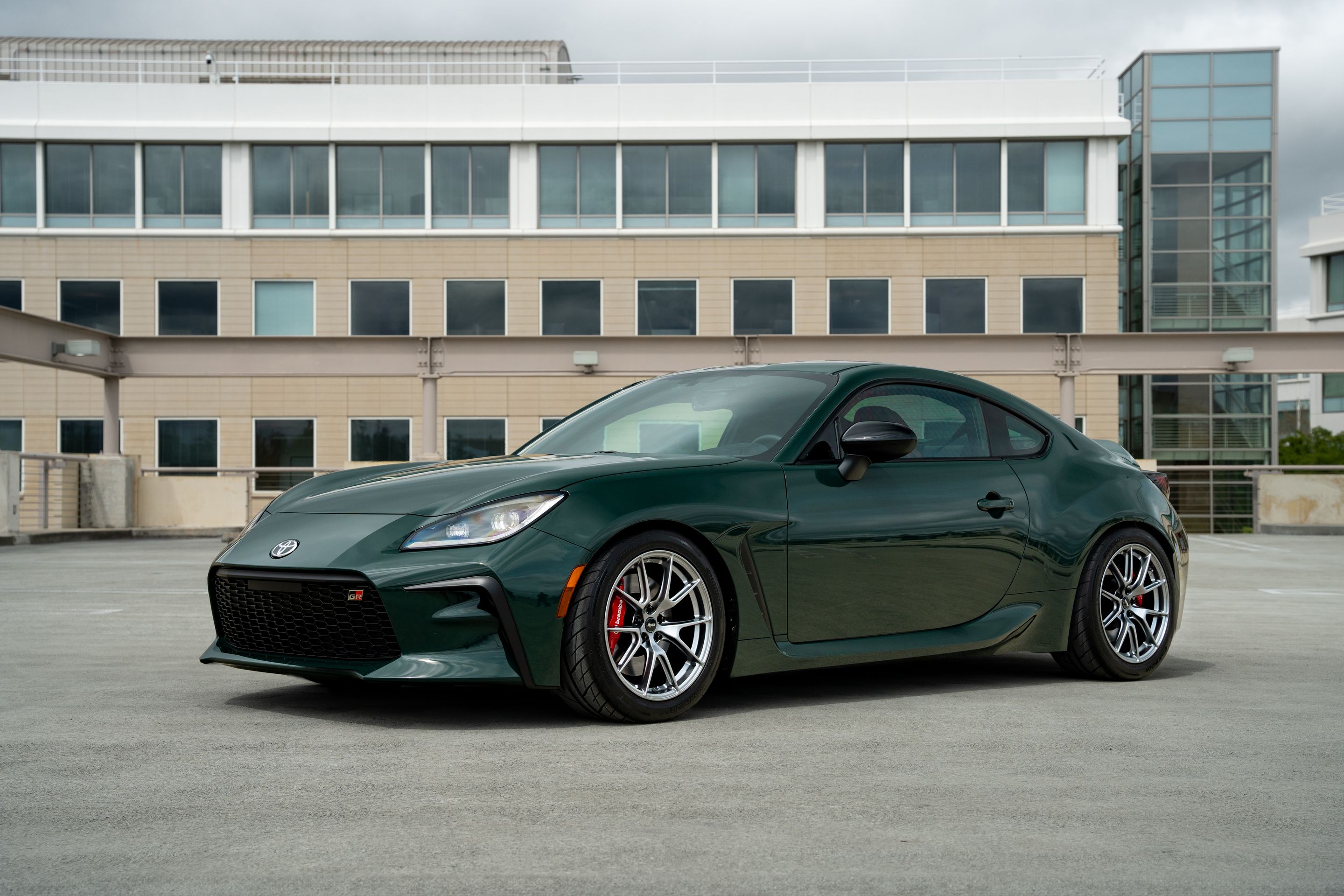 Green Toyota GR86 with 17" VS-5 Apex wheels in Hyper Black