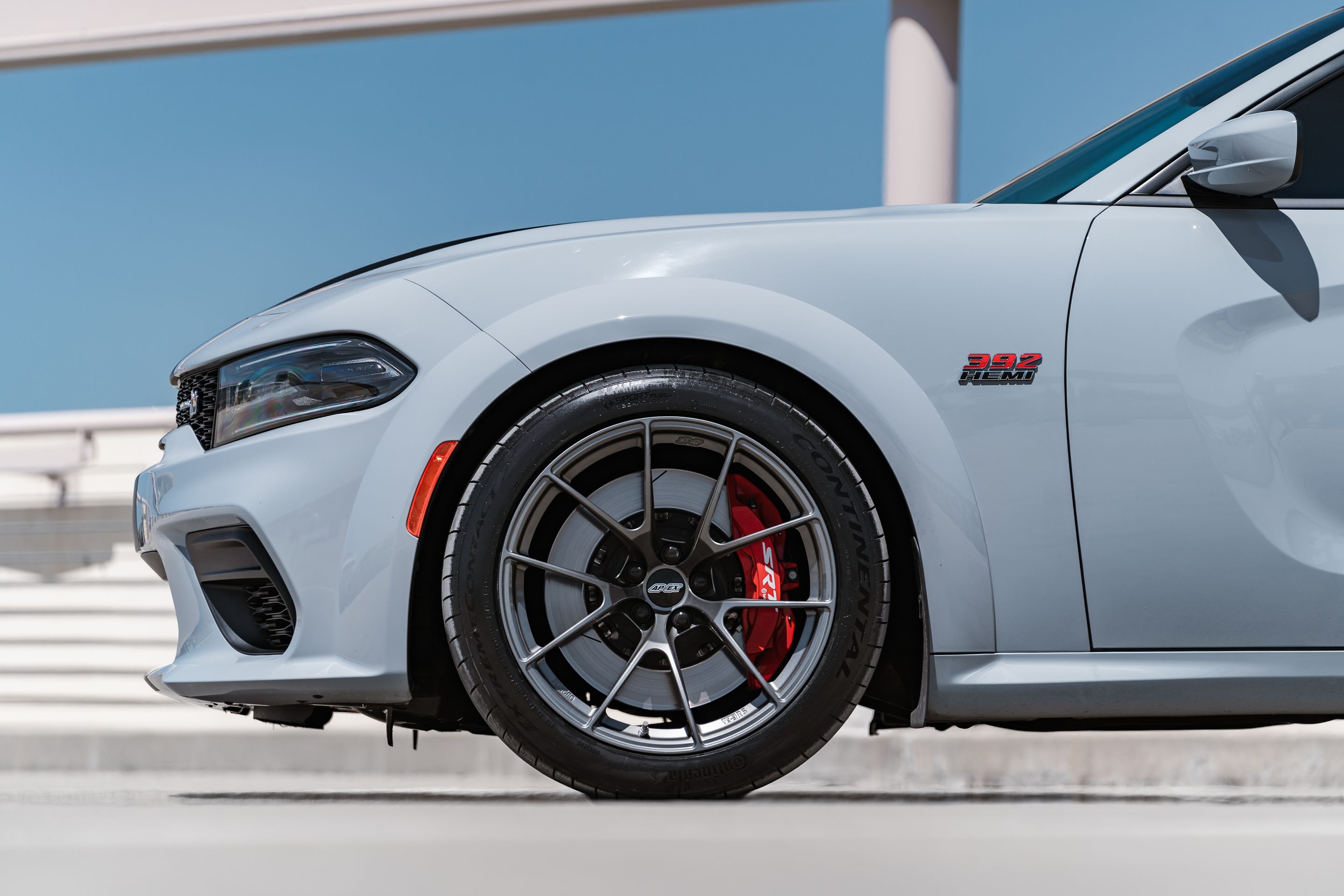 Grey Dodge Charger Scat Pack Widebody with 20" VS-5RS Apex wheels in Anthracite