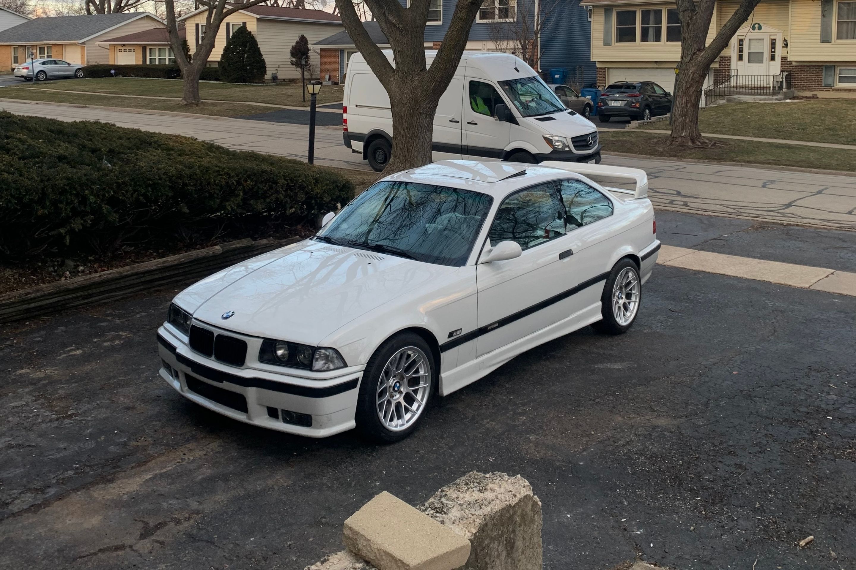 White BMW E36 M3 with 17" ARC-8 Apex wheels in Hyper Silver