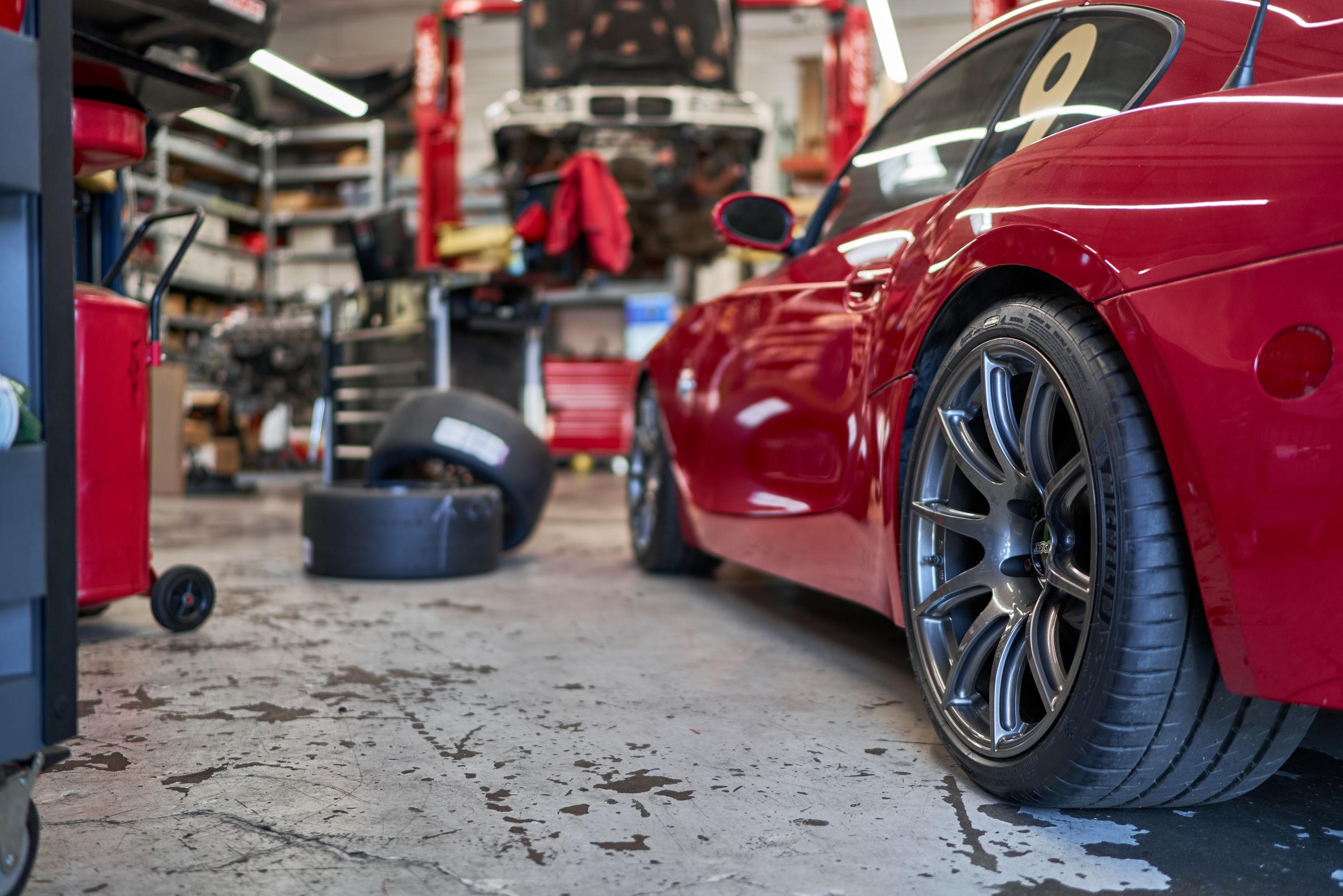 Red BMW E86 Coupe Z4 M with 19" SM-10 Apex wheels in Anthracite