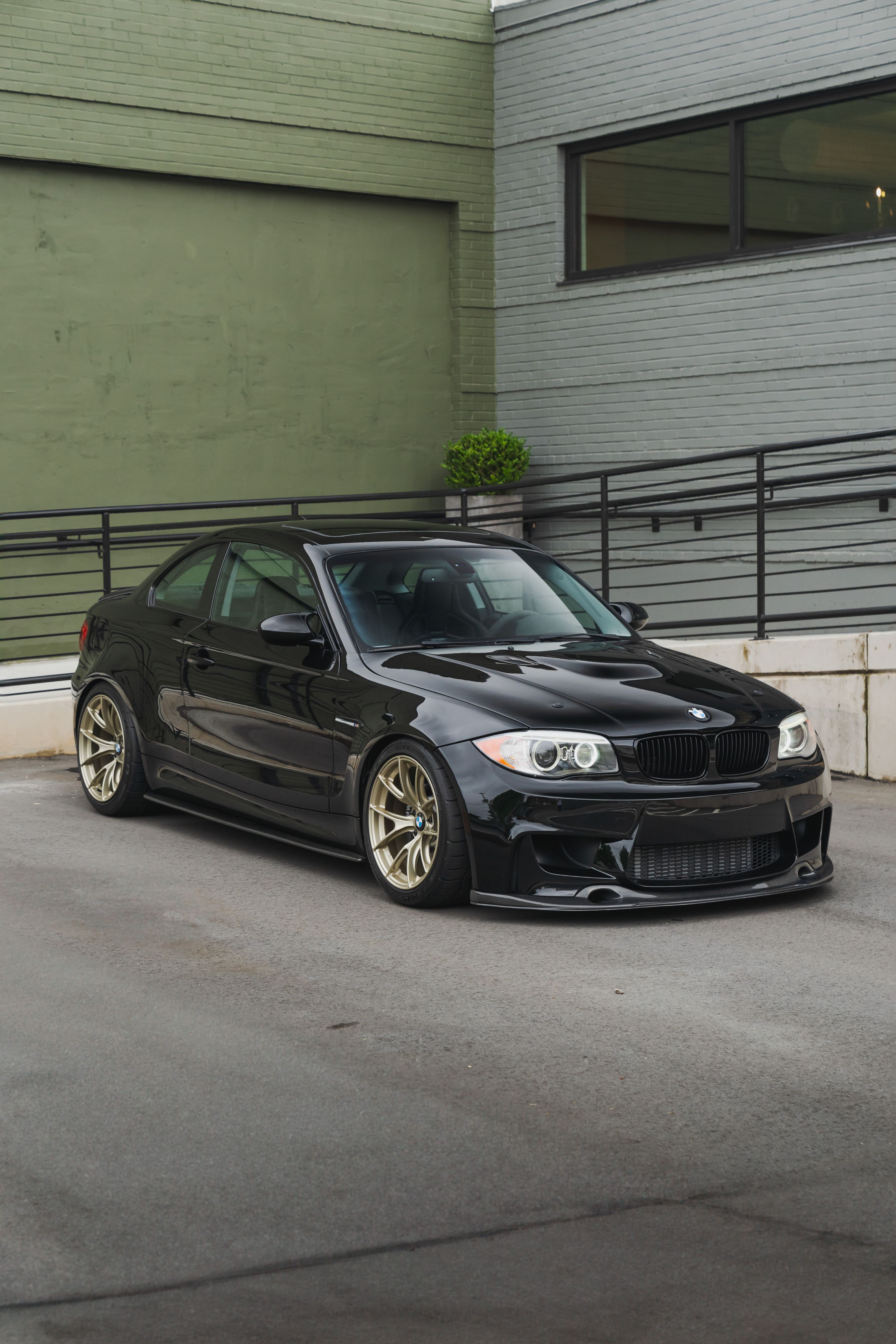 Black BMW E82 Coupe 1 Series with 18" VS-5RS Apex wheels in Motorsport Gold