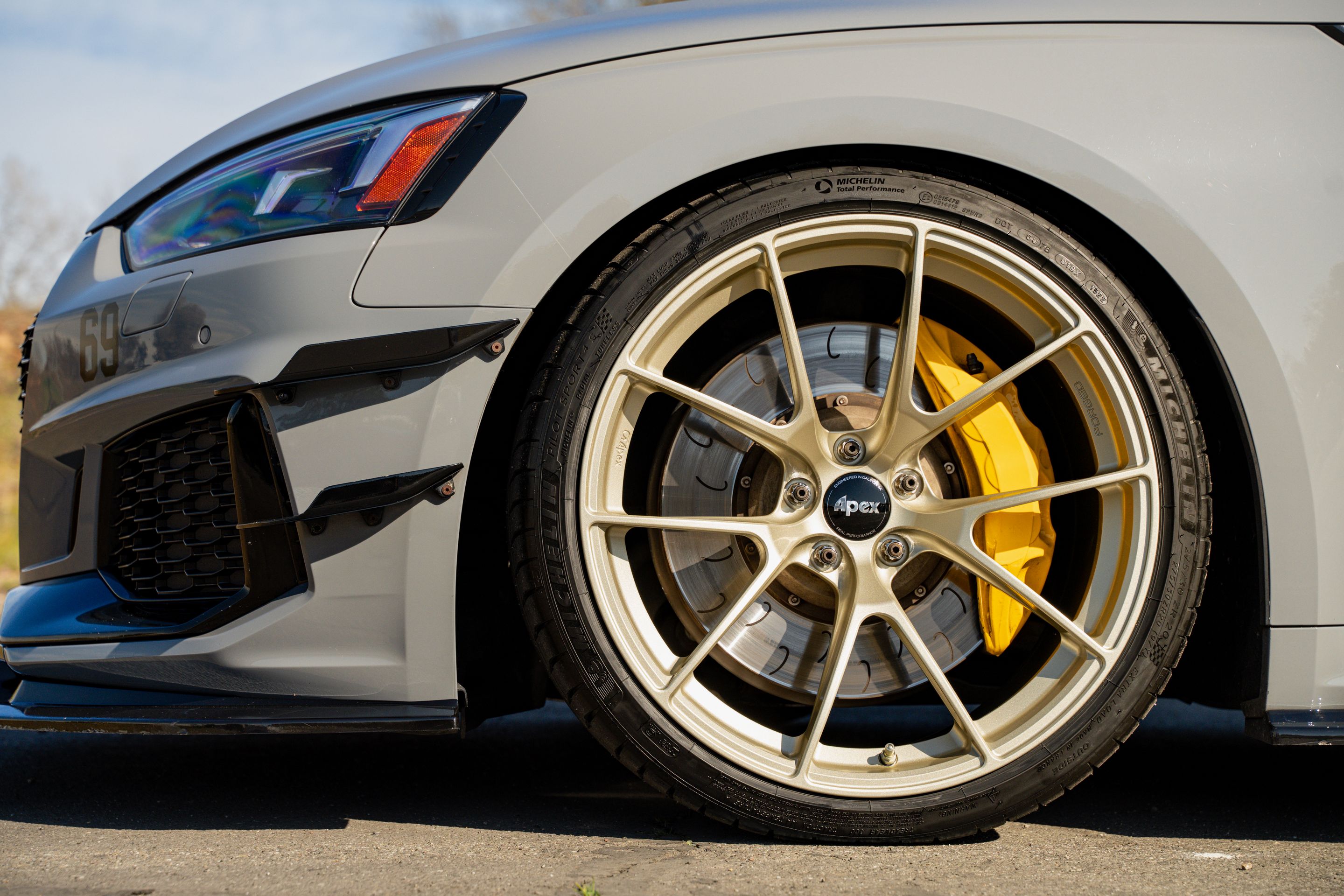 Grey Audi B9 RS 5 Coupe with 20" VS-5RS Apex wheels in Motorsport Gold