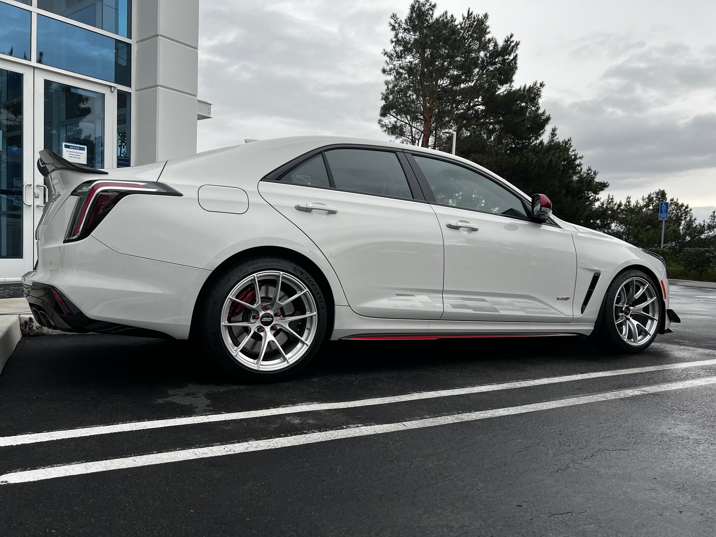 White Cadillac CT4-V Blackwing with 18" VS-5RS Apex wheels in Brushed Clear