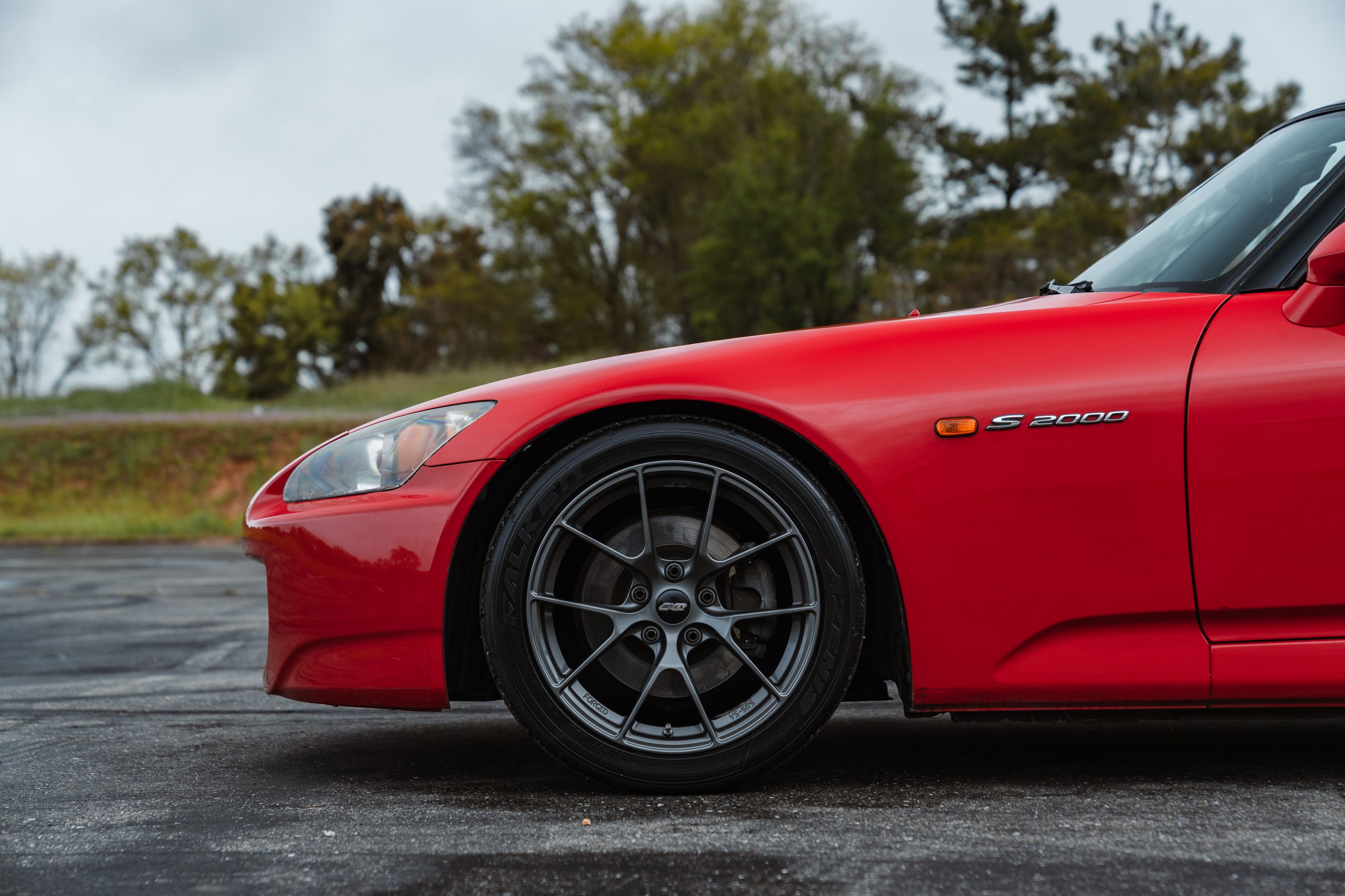 Red Honda S2000 with 17" VS-5RS Apex wheels in Anthracite