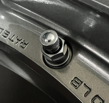 Race Livery BMW E82 1M with 18" VS-5RS Apex wheels in Custom Finish